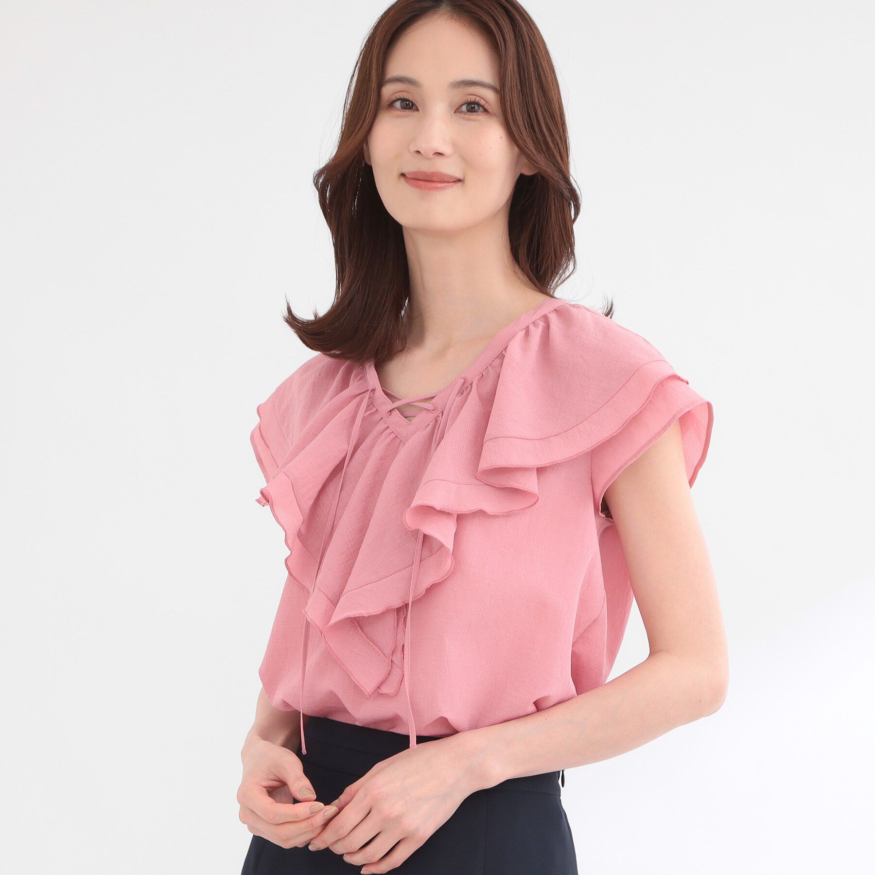 Reflect「【通気性あり／涼しい／マシンウォッシャブル】フリルディテールブラウス」|シャツ・ブラウス|