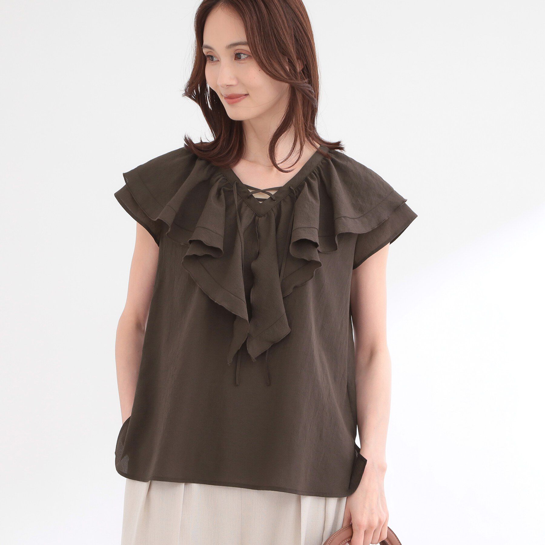 Reflect「【通気性あり／涼しい／マシンウォッシャブル】フリルディテールブラウス」|シャツ・ブラウス|