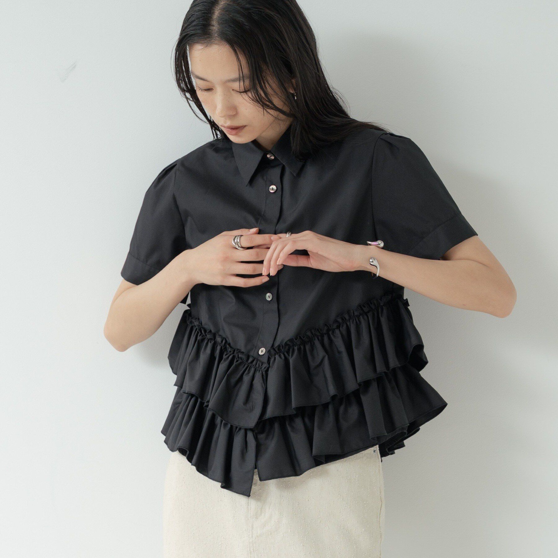 GALLEST「ティアードフリルヘムシャツ」|シャツ・ブラウス|ブラック(019)