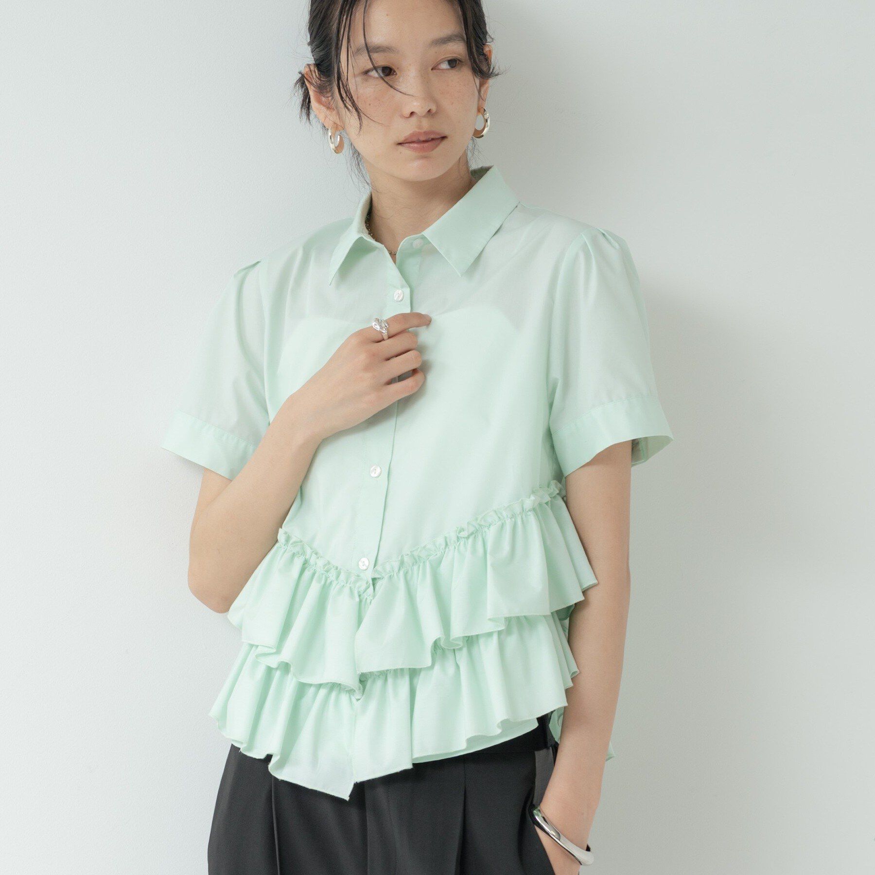 GALLEST「ティアードフリルヘムシャツ」|シャツ・ブラウス|ライトグリーン(02