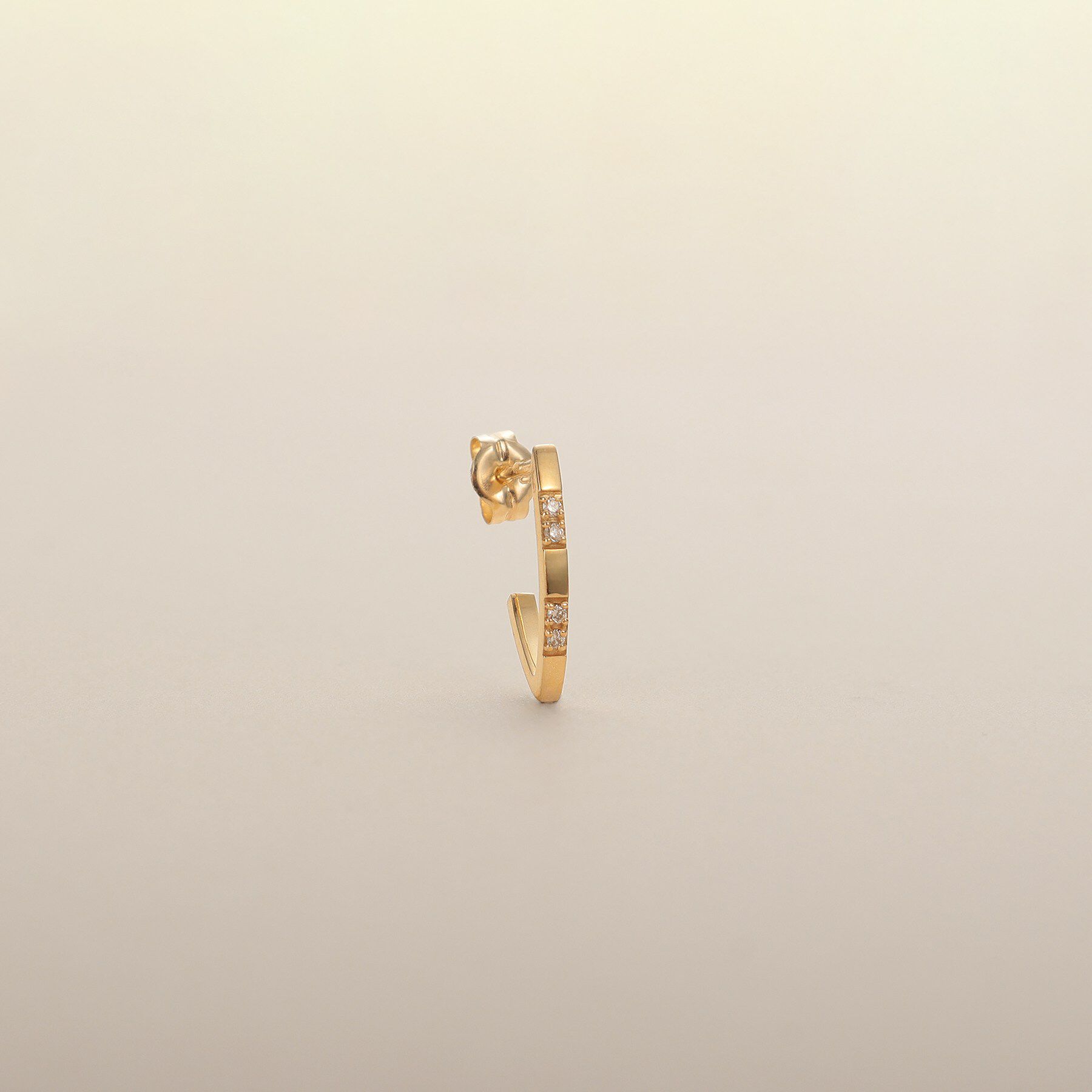 COCOSHNIK「K10ダイヤモンド オルタネ―トLシェイプ スタッドピアス」|ピアス|