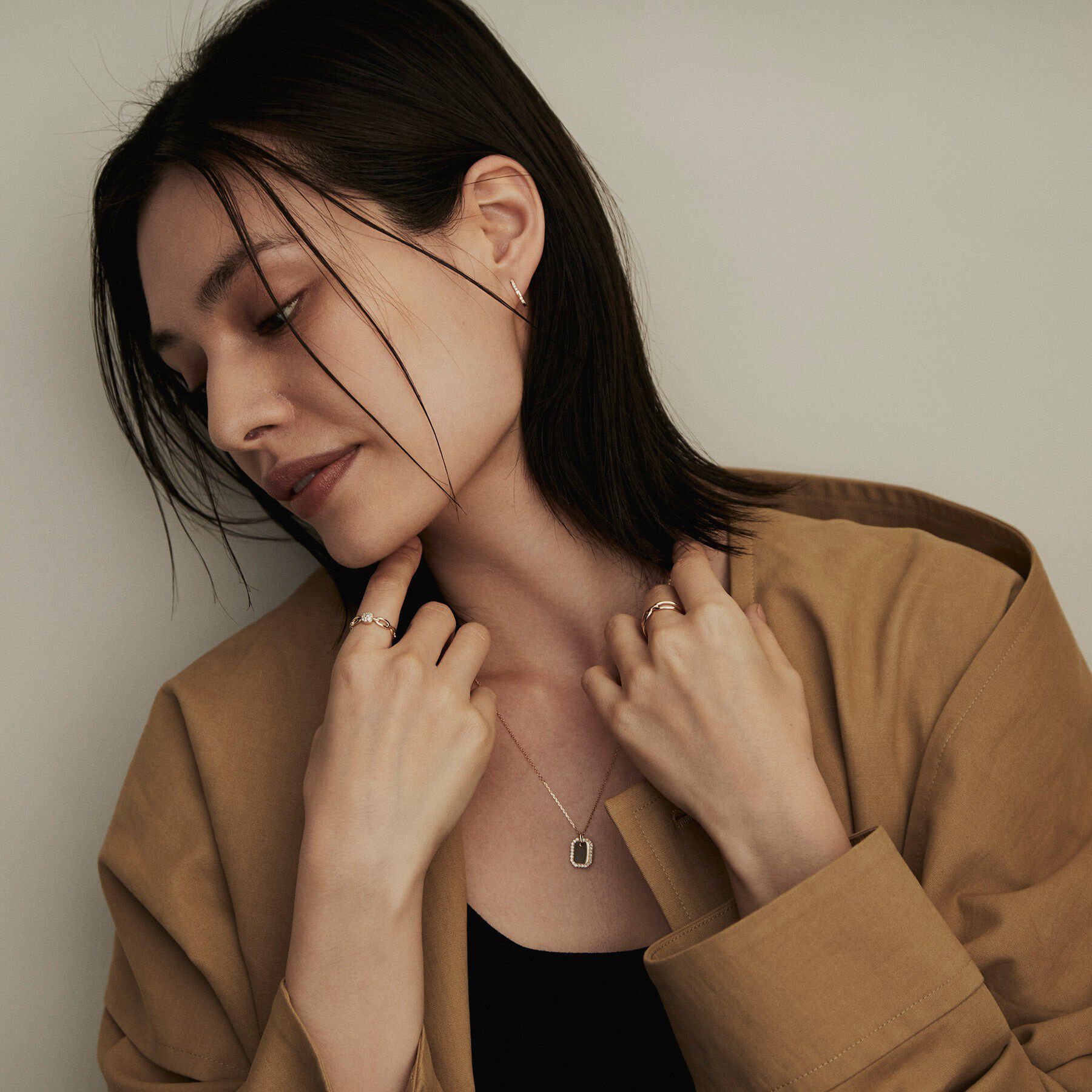 COCOSHNIK「K10ダイヤモンド オルタネ―トLシェイプ スタッドピアス」|ピアス|