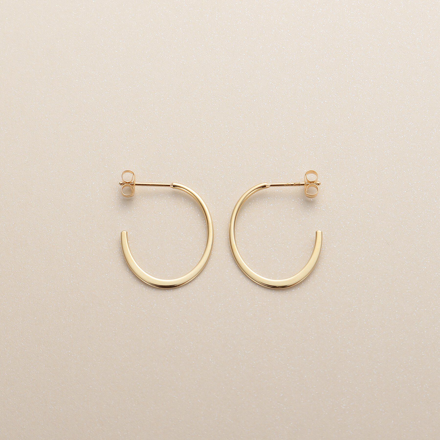 COCOSHNIK「K10丸線つぶしオーバル フープピアス」|ピアス|