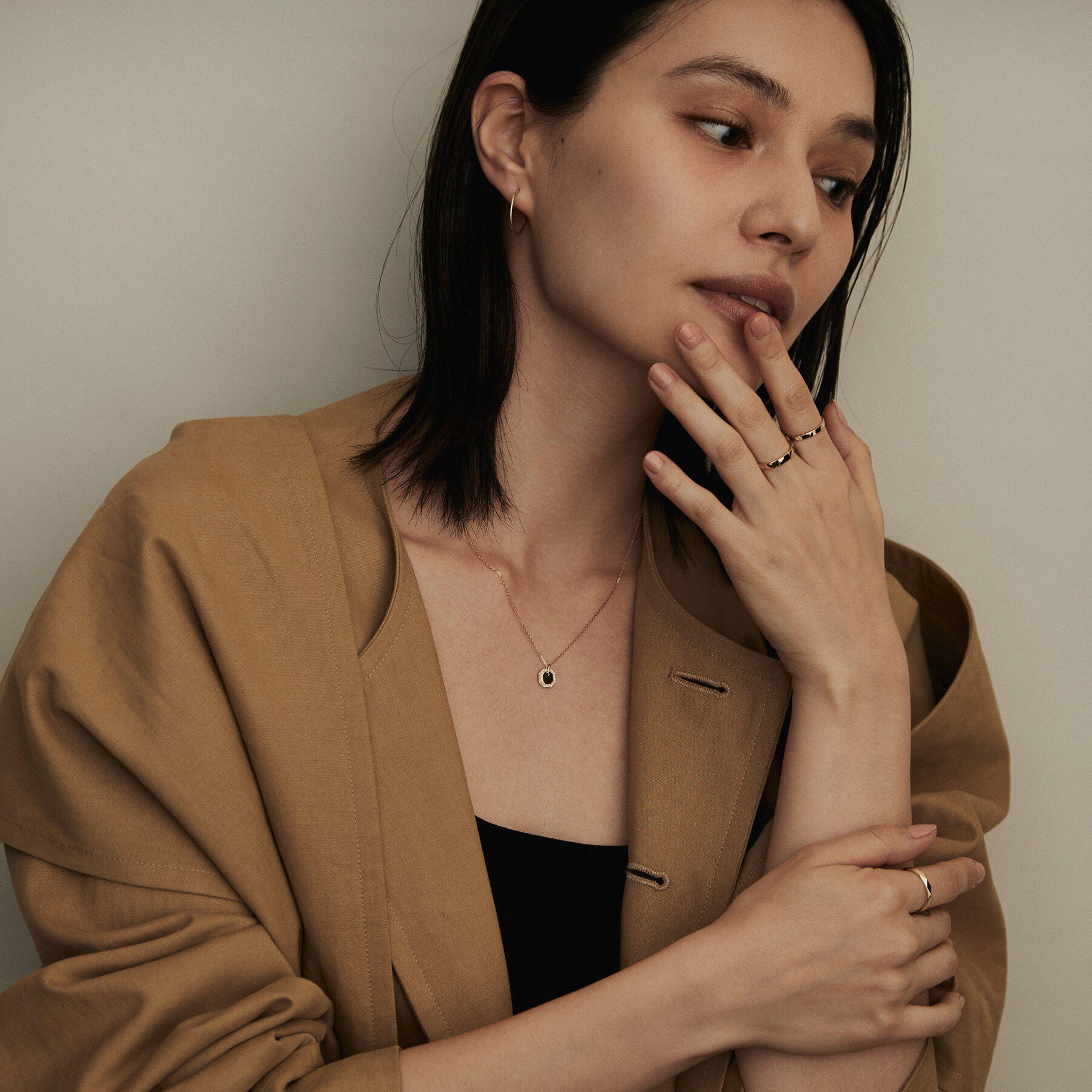 COCOSHNIK「K10丸線つぶしオーバル フープピアス」|ピアス|