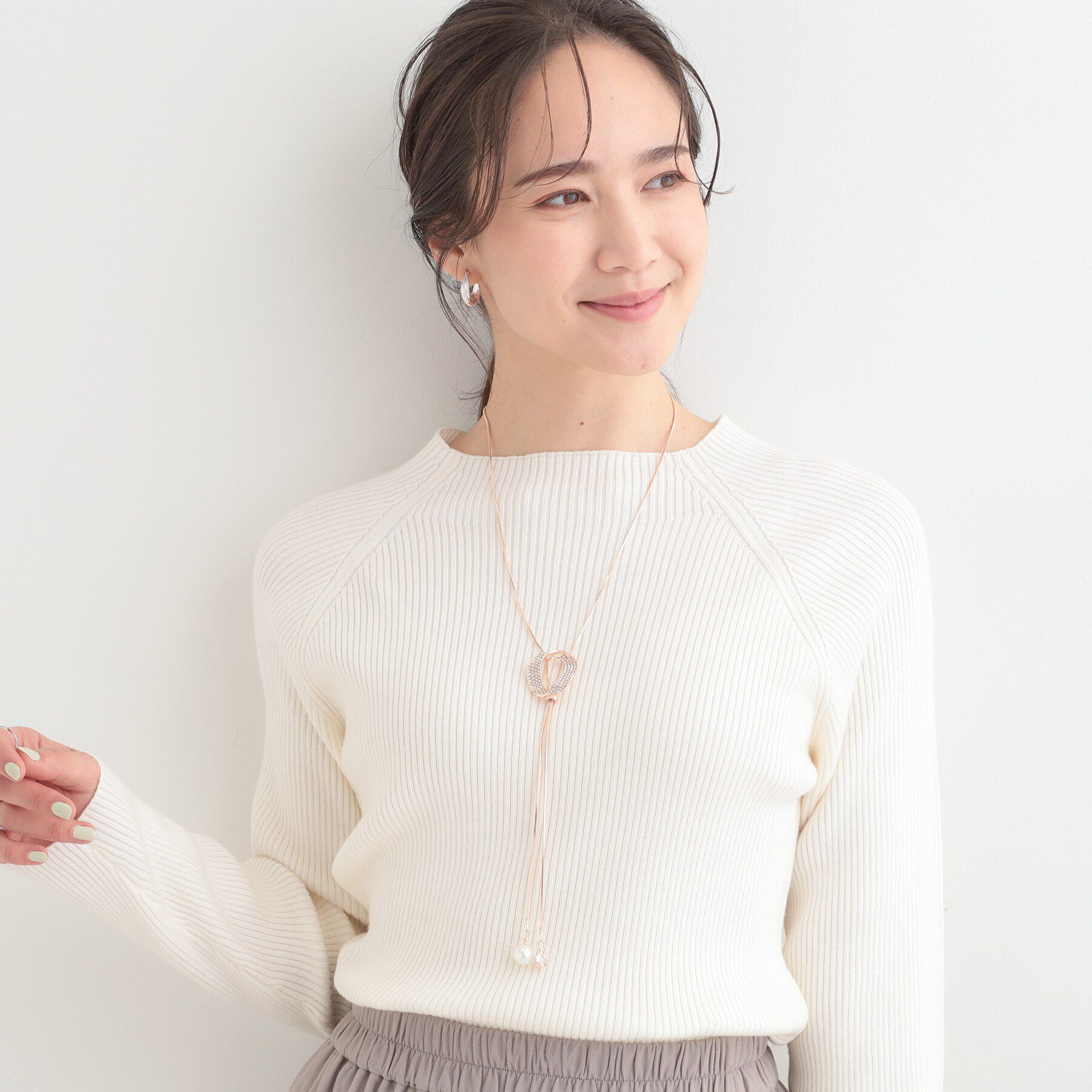 SHOO･LA･RUE「キラキラループタイネックレス」|ネックレス|