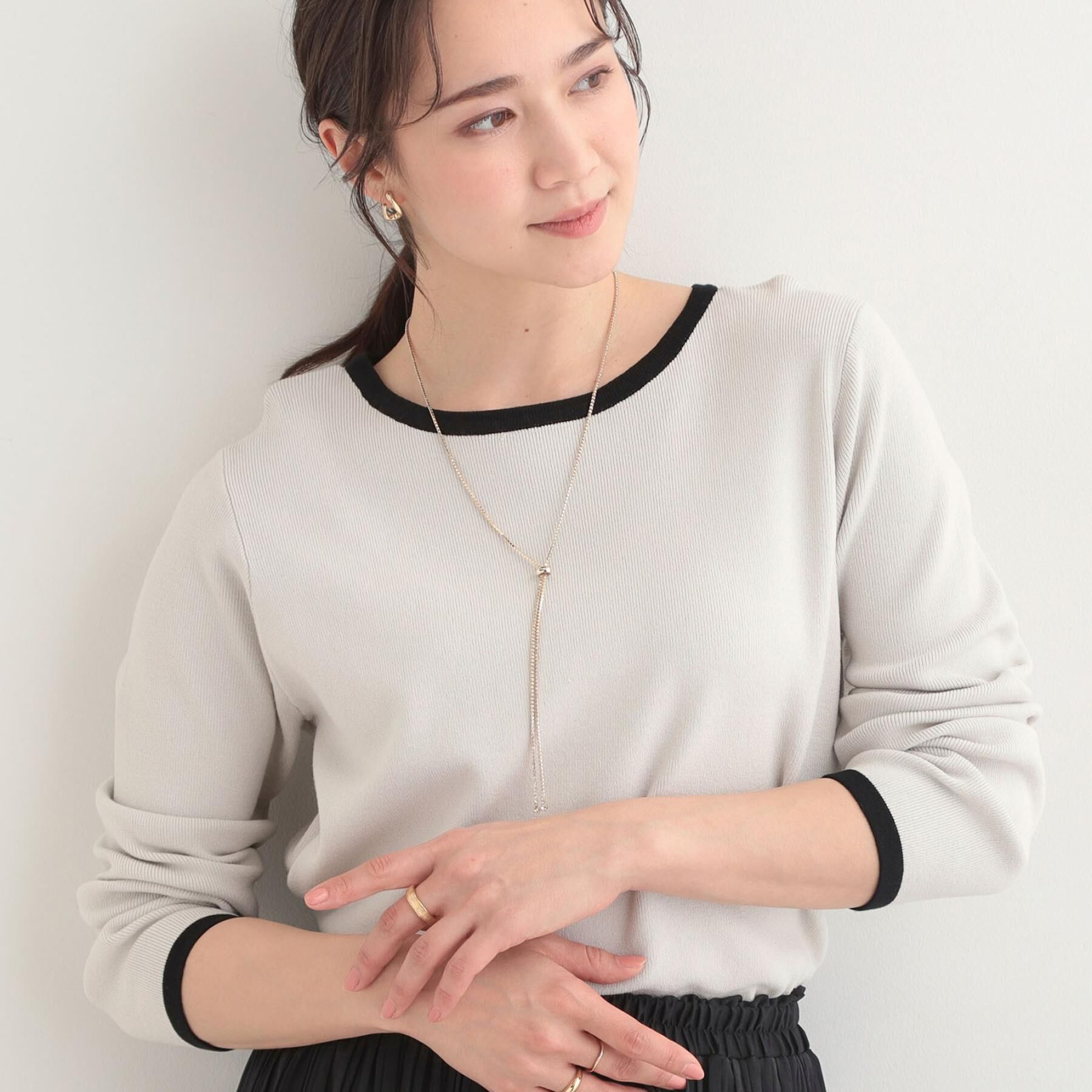 SHOO･LA･RUE「【洗濯機可/S-LL/アンサンブル可】すっきりと好印象 配色クルーネックニット」|ニット・セーター|ライトグレー(511