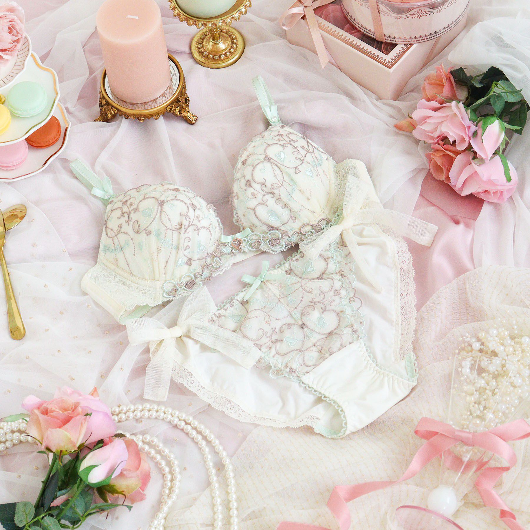 Risa Magli「ヘルティー ブラジャー (D-F) ＜リサマリミラクル谷間ブラ＞」|インナー|