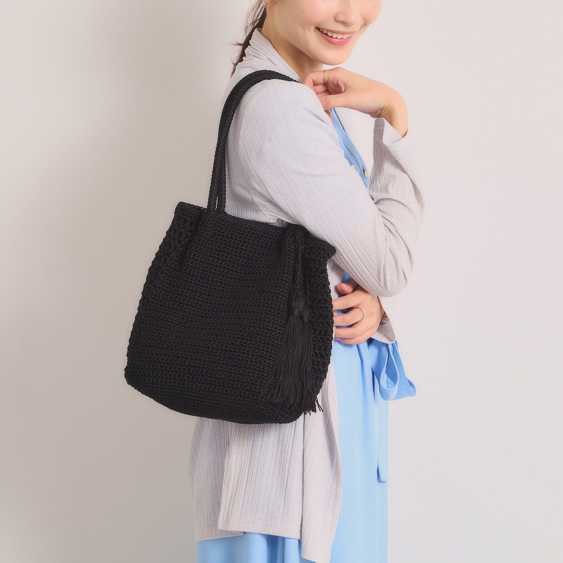 ITS&rsquo;DEMO「雑材コード編みタッセルトート」|トートバッグ|ブラック(019)