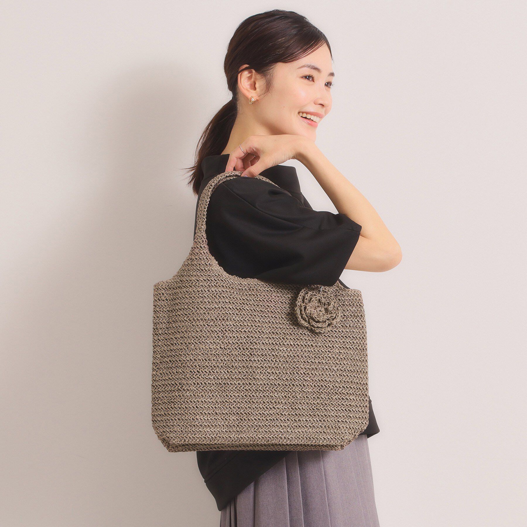 ITS&rsquo;DEMO「雑材フラワーチャームくりてトート」|トートバッグ|