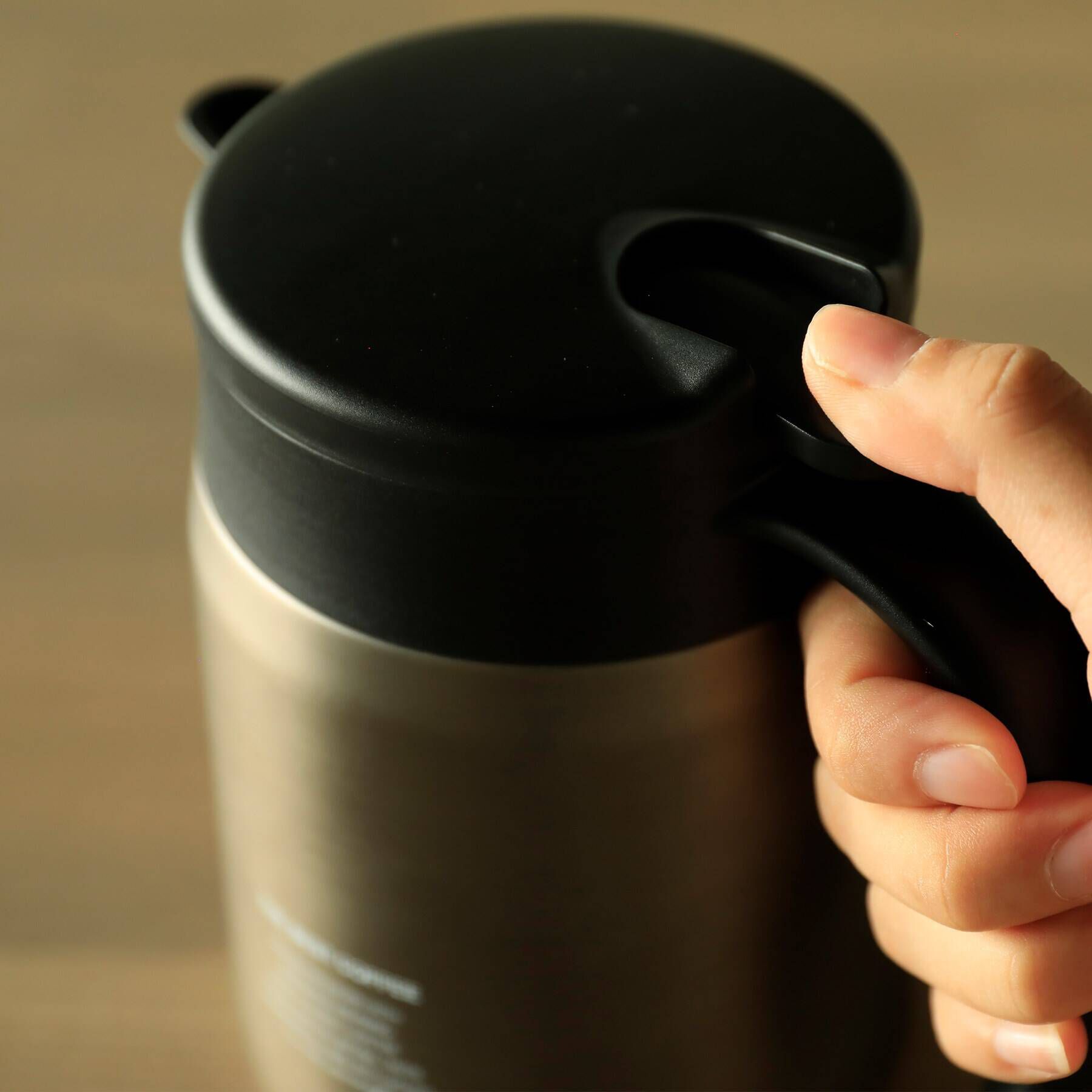 212 KITCHEN STORE「コーヒー保温サーバー600 グラファイトグレー ＜QAHWA カフア＞」|食器・キッチングッズ|