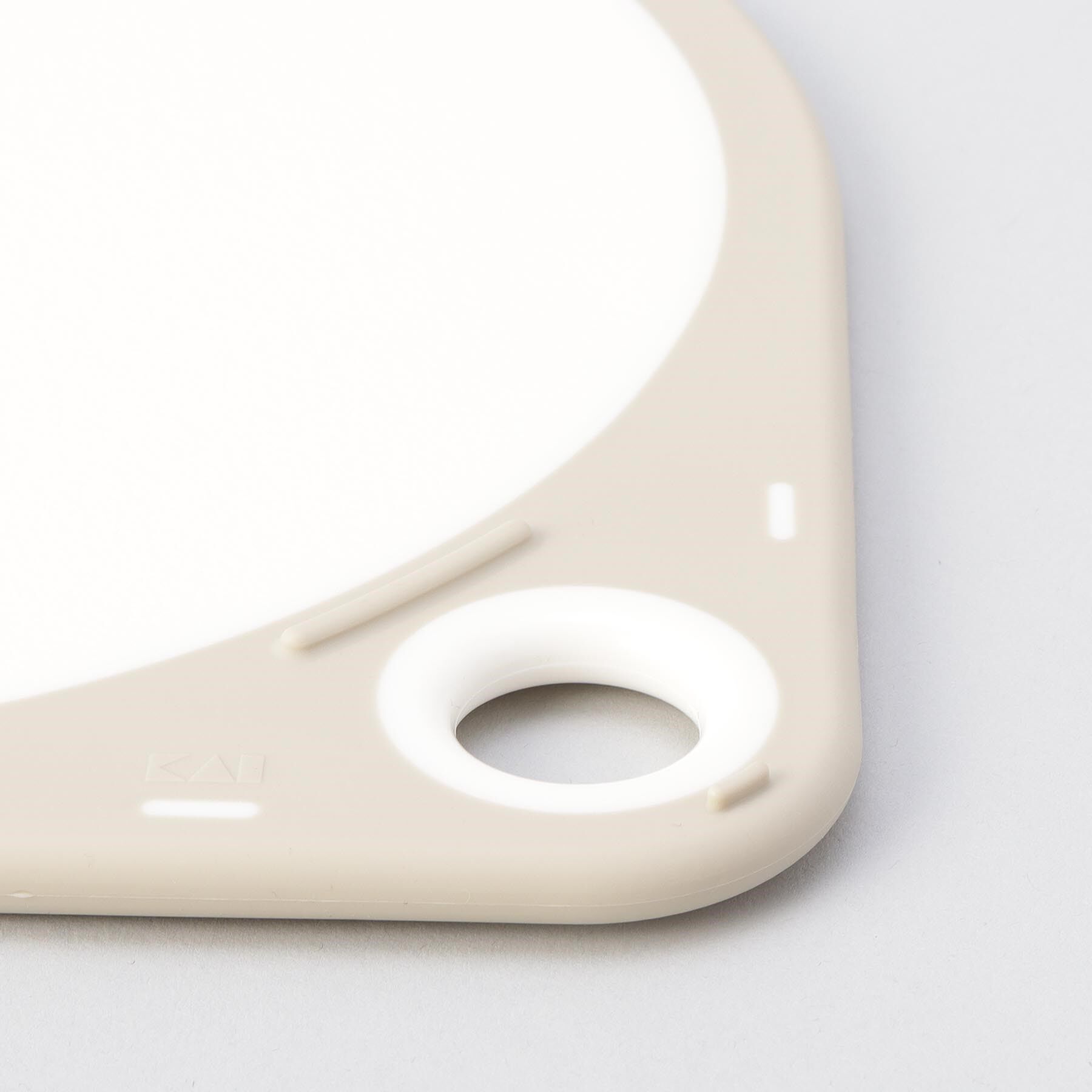 212 KITCHEN STORE「まるいまな板 25cm WH」|食器・キッチングッズ|