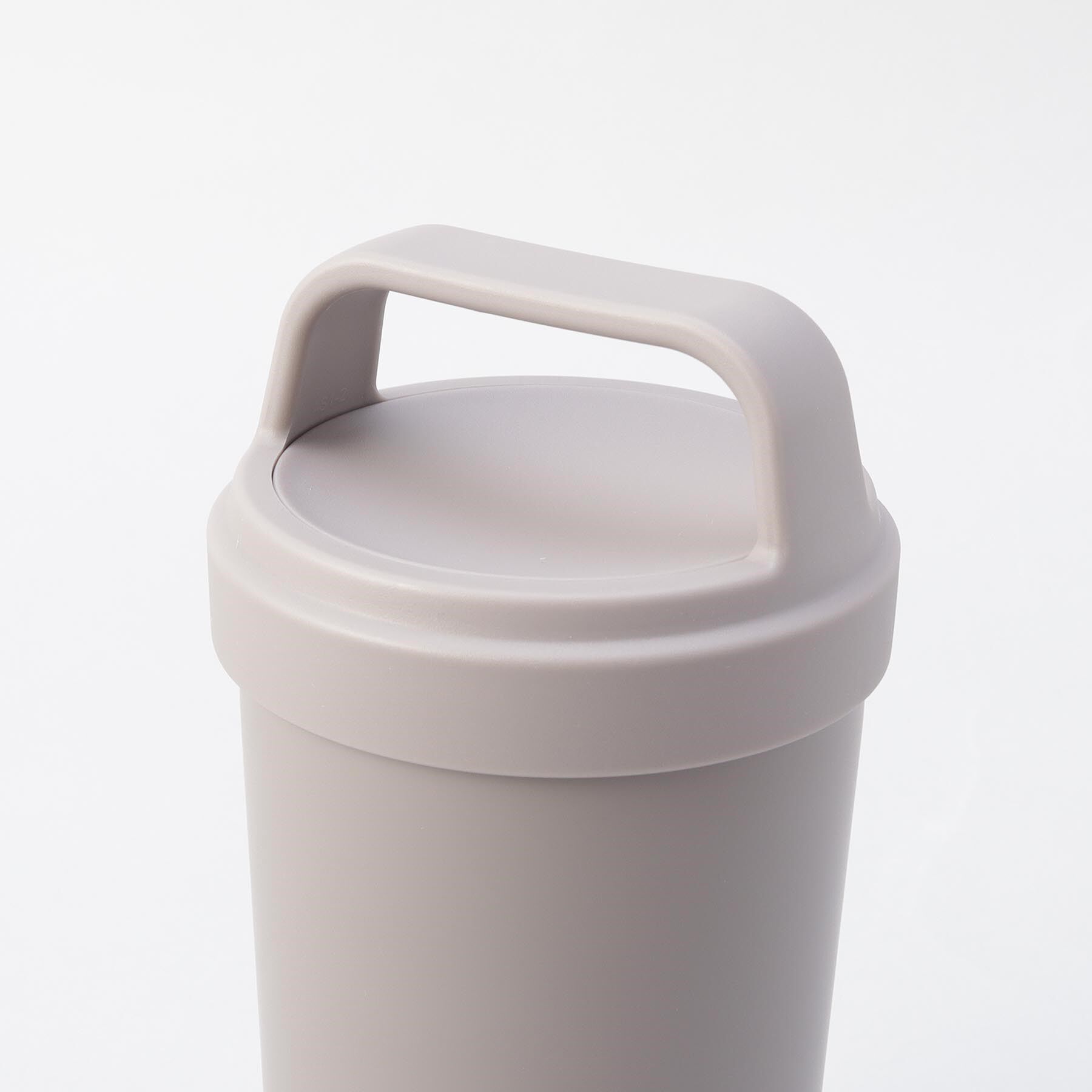 212 KITCHEN STORE「holms ハンドル付きタンブラー 370 ダークグレー」|グラス・マグカップ|