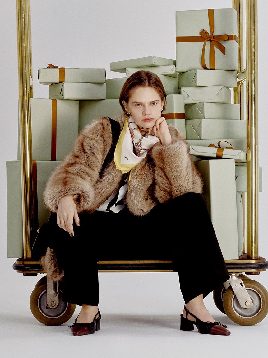 Mila Owen「大判フラワー柄スカーフ」|バンダナ・スカーフ|