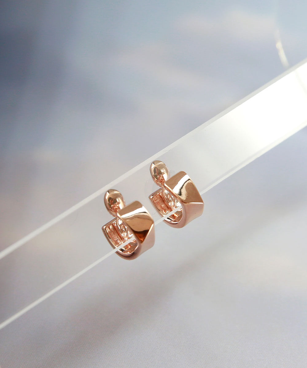 colleca la「miniループフィット・ななめラインのフープイヤリング」|イヤリング|ピンクゴールド