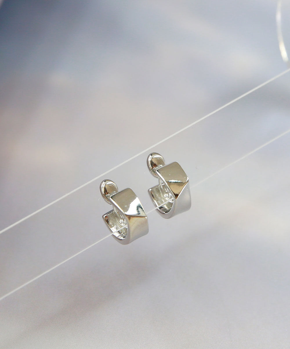 colleca la「miniループフィット・ななめラインのフープイヤリング」|イヤリング|シルバー