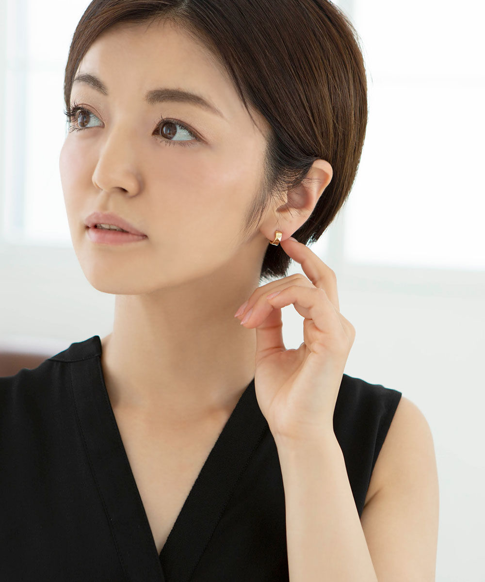 colleca la「miniループフィット・ななめラインのフープイヤリング」|イヤリング|