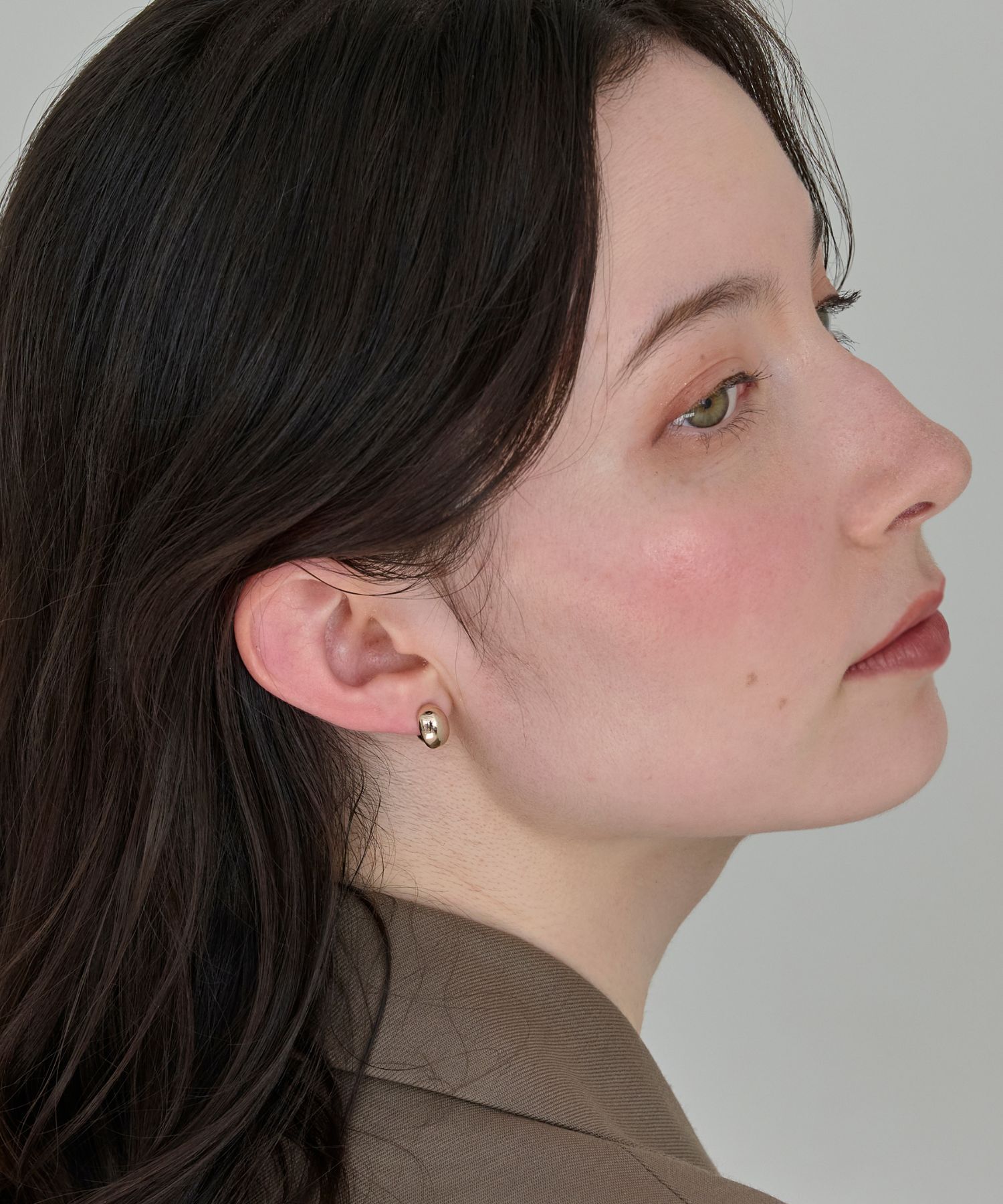 Phoebe「【金属アレルギー対応】オーバルフープスナップイヤリング　シャンパンゴールド」|イヤリング|