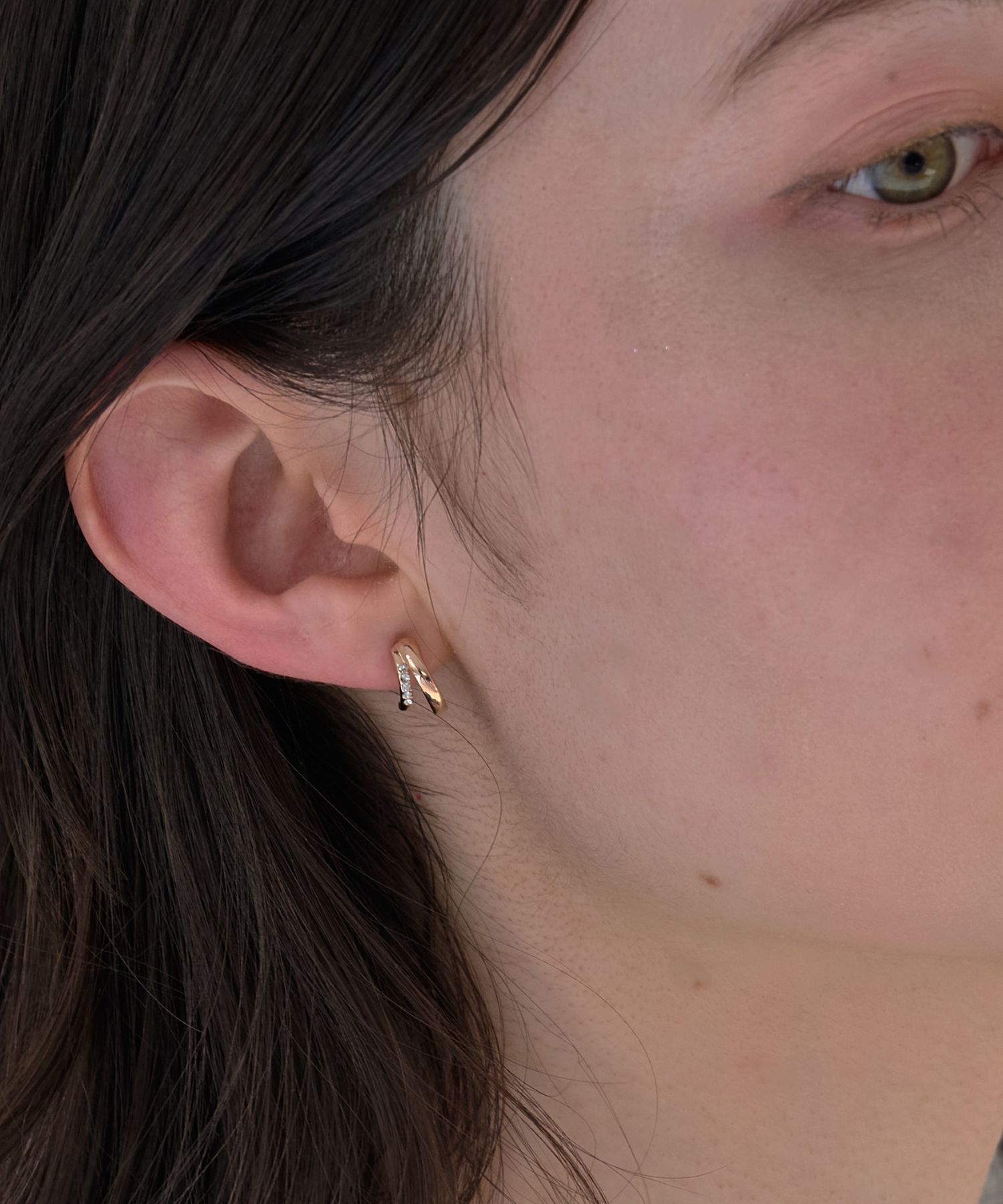 Phoebe「【金属アレルギー対応/痛くないシリーズ】シャインループフィットイヤリング　シャンパンゴールド」|イヤリング|