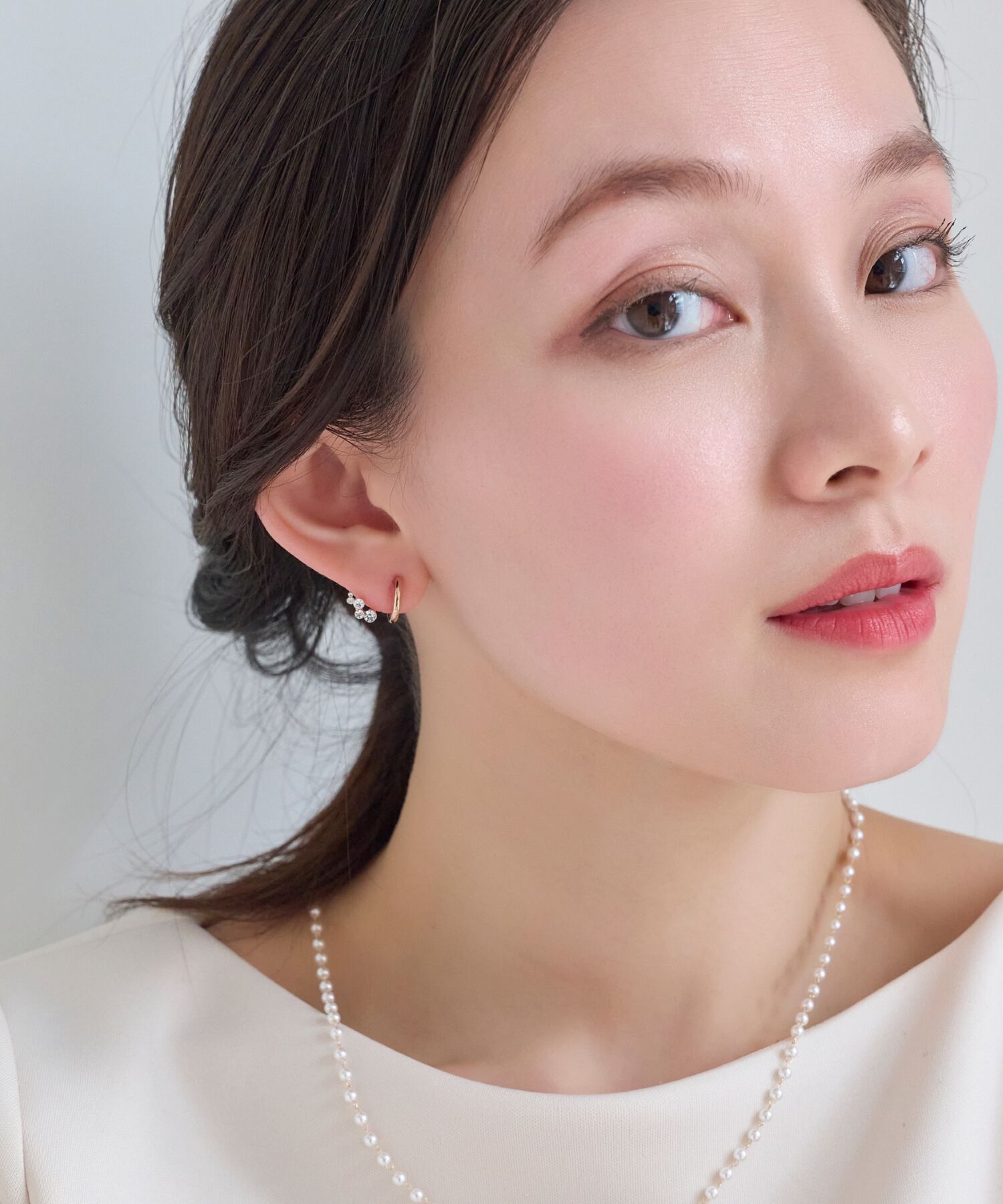 Phoebe「【痛くないシリーズ】ミルキーウェイビジューフロートライトフィットイヤリング　シャンパンゴールド」|イヤリング|