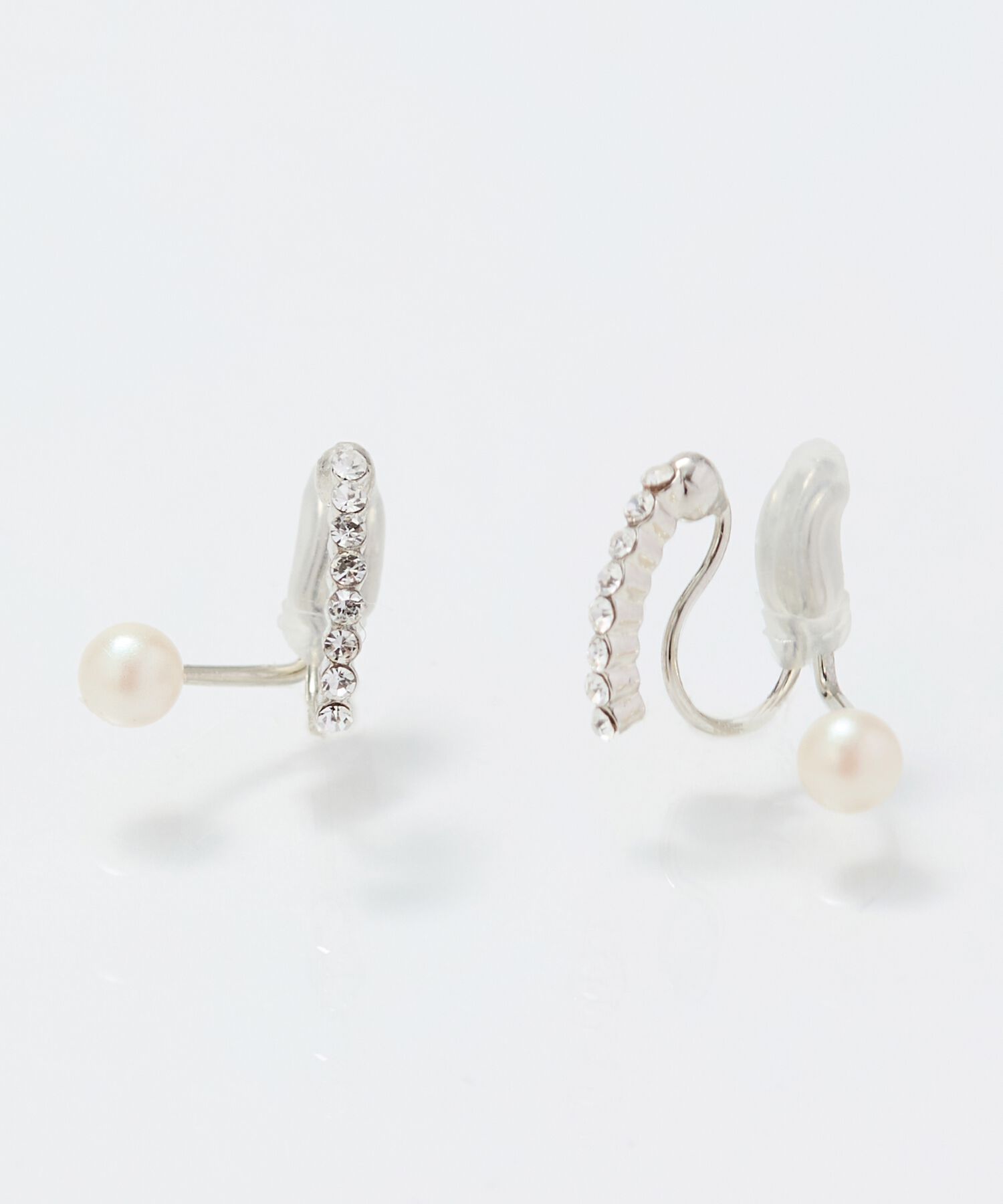 Phoebe「【痛くないシリーズ】ラインストーンパールフロートライトフィットイヤリング　シルバー」|イヤリング|