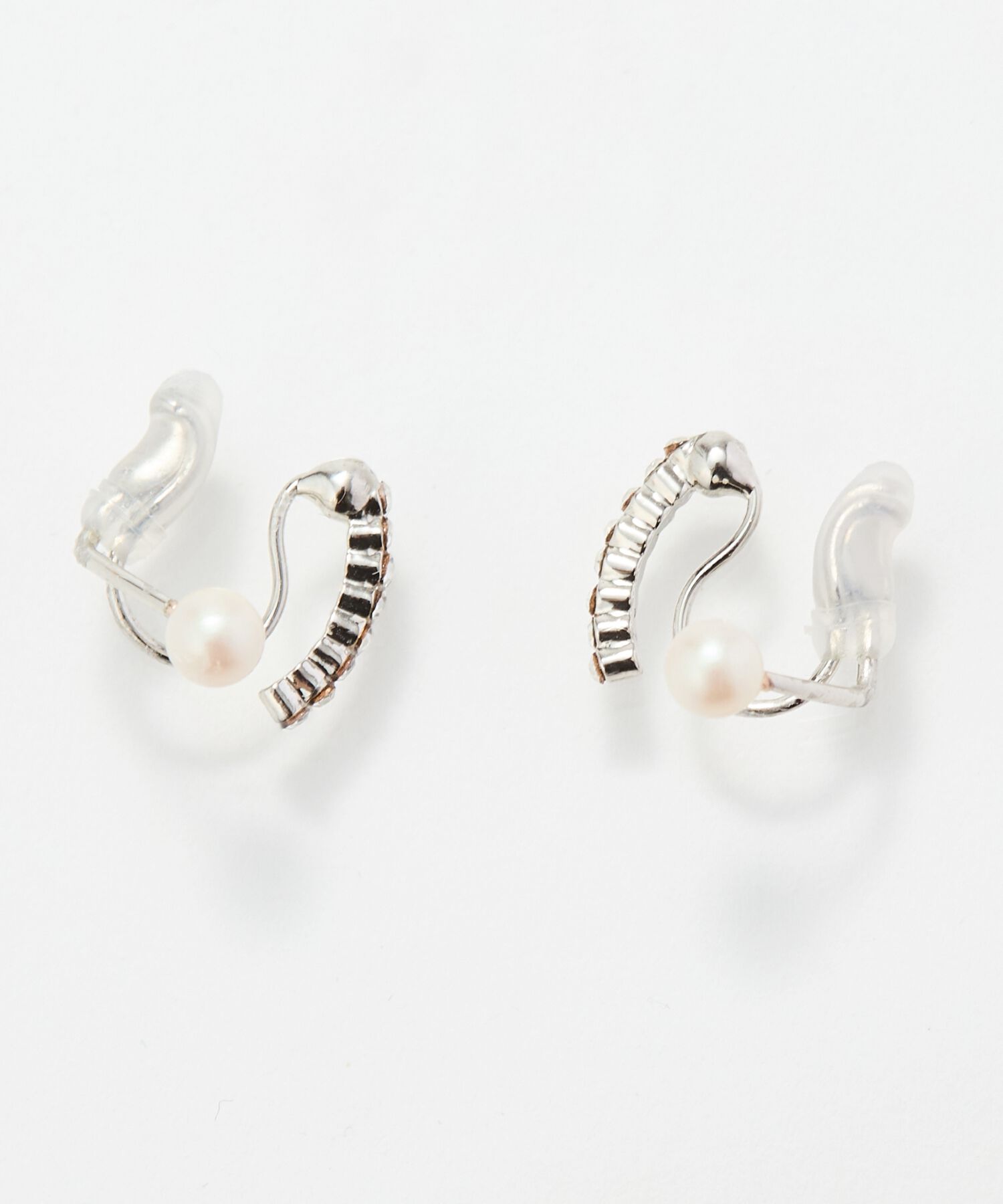 Phoebe「【痛くないシリーズ】ラインストーンパールフロートライトフィットイヤリング　シルバー」|イヤリング|