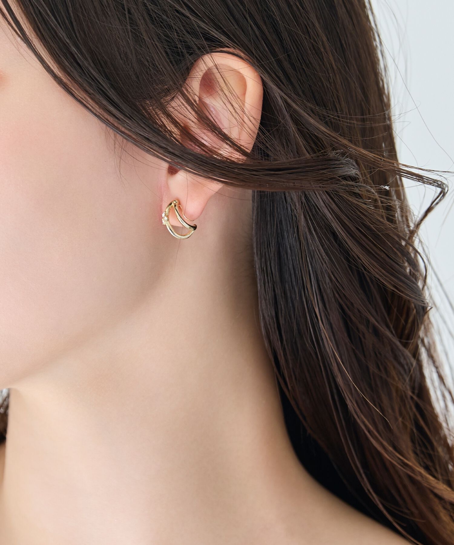 Phoebe「【痛くないシリーズ/アレルギー対応】シャイニーダブルフープライトフィットイヤリング　ゴールド」|イヤリング|