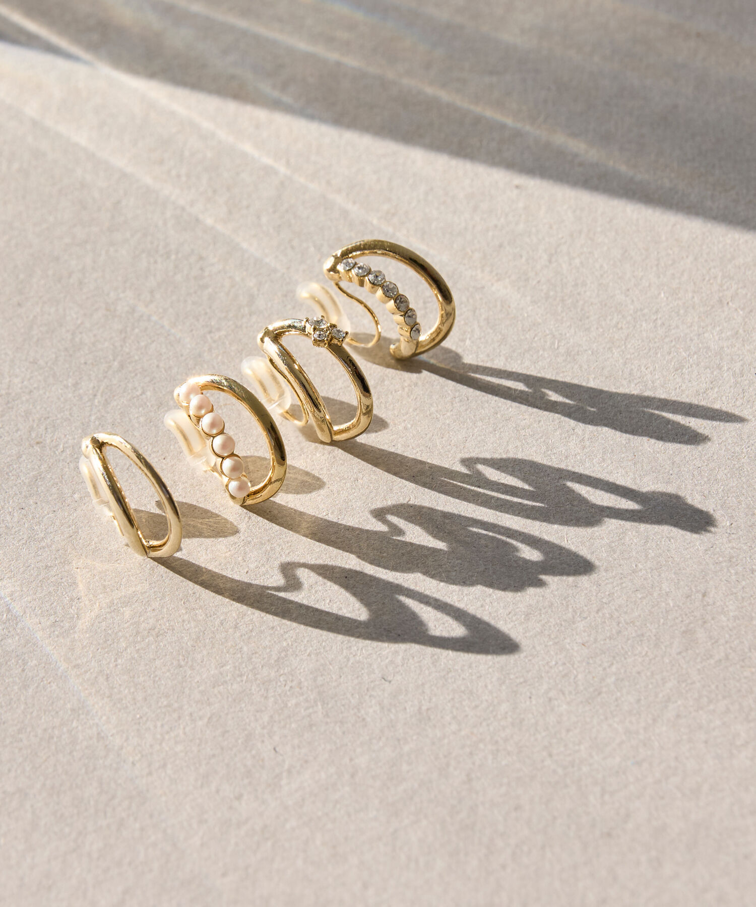 Phoebe「【痛くないシリーズ/アレルギー対応】プチパールダブルフープライトフィットイヤリング　ゴールド」|イヤリング|