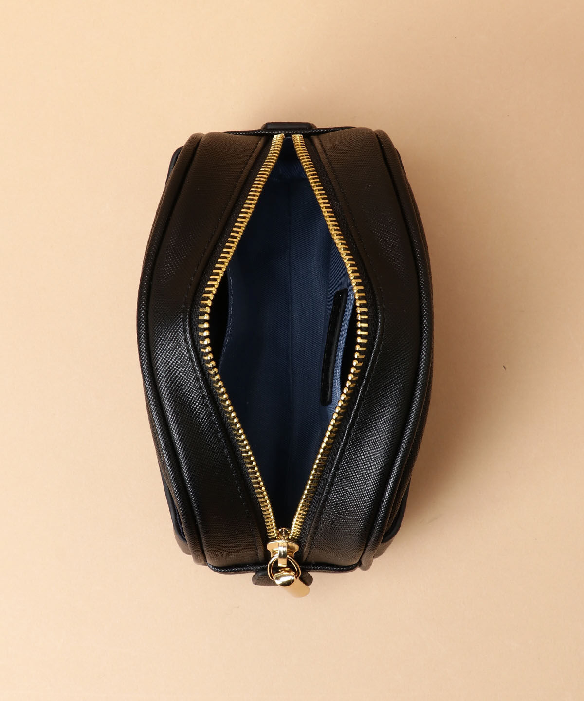 Samantha Thavasa「アーチフォルム シンプルポーチ」|ポーチ|