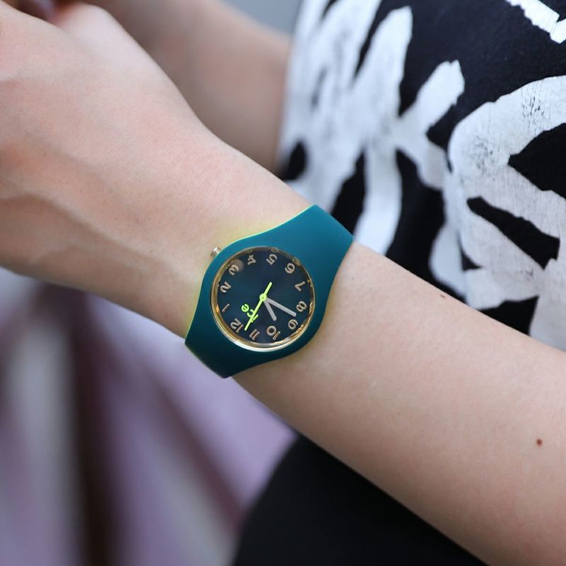 ICE-WATCH「〈ICE-WATCH(ｱｲｽｳｫｯﾁ)〉duo chic ﾀﾞｰｸｸﾞﾘｰﾝﾗｲﾑ」|腕時計|GREEN