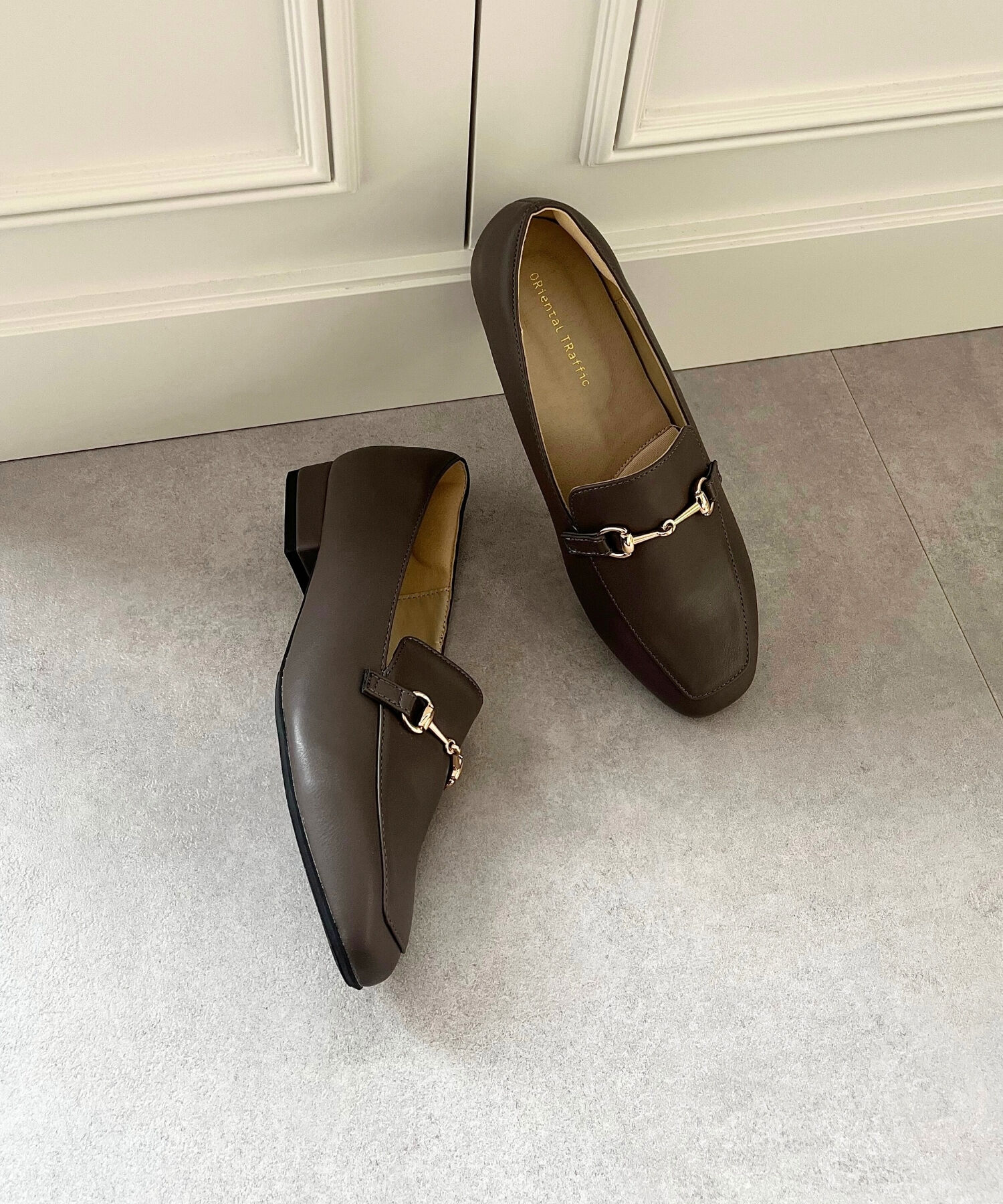 ORiental TRaffic「【跳べるパンプス/シリーズ累計１５０万足突破】スクエアトゥ ビット モチーフ  ローファー /R-3210」|パンプス|