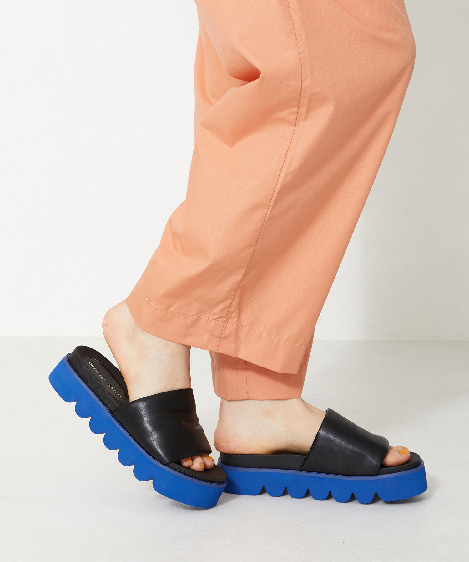 ORiental TRaffic「【アウトレット価格】厚底パデットサンダル/31221」|サンダル|BLACK