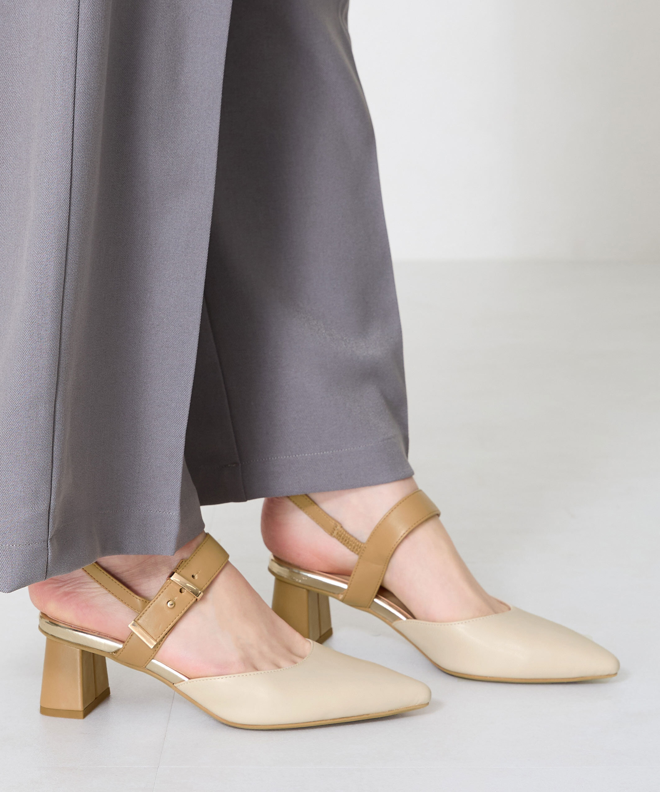 ORiental TRaffic「ポインテッドトゥボタンベルトパンプス/51118 パンプス トレンド 人気 売れてる」|パンプス|BEIGE