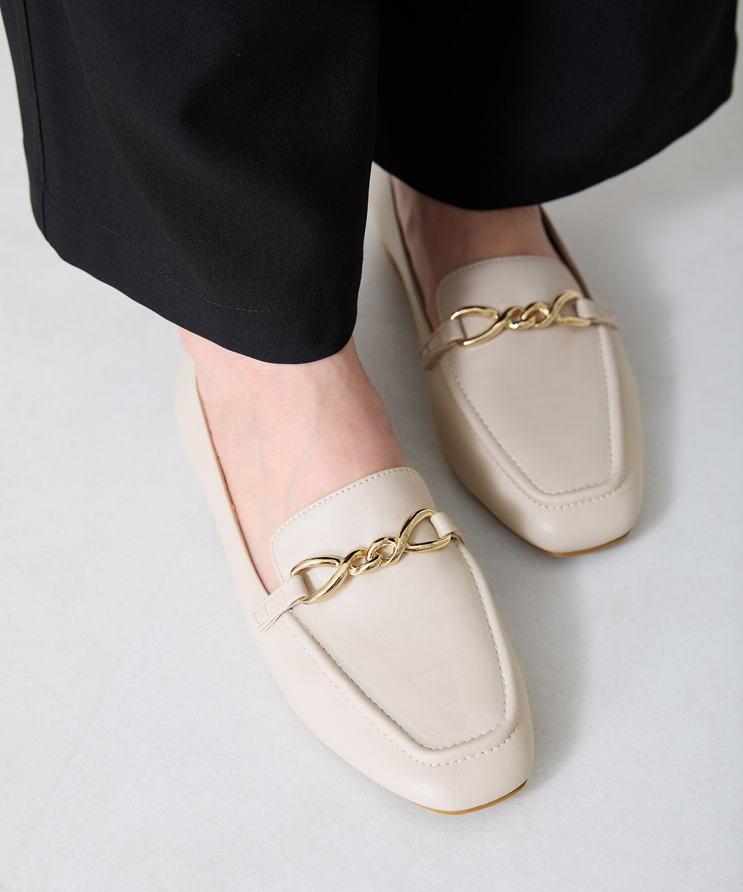 WA Oriental TRaffic「ねじりチェーンモチーフ ローファー /52116 フラット オフィス 通勤靴 柔らかい」|パンプス|BEIGE