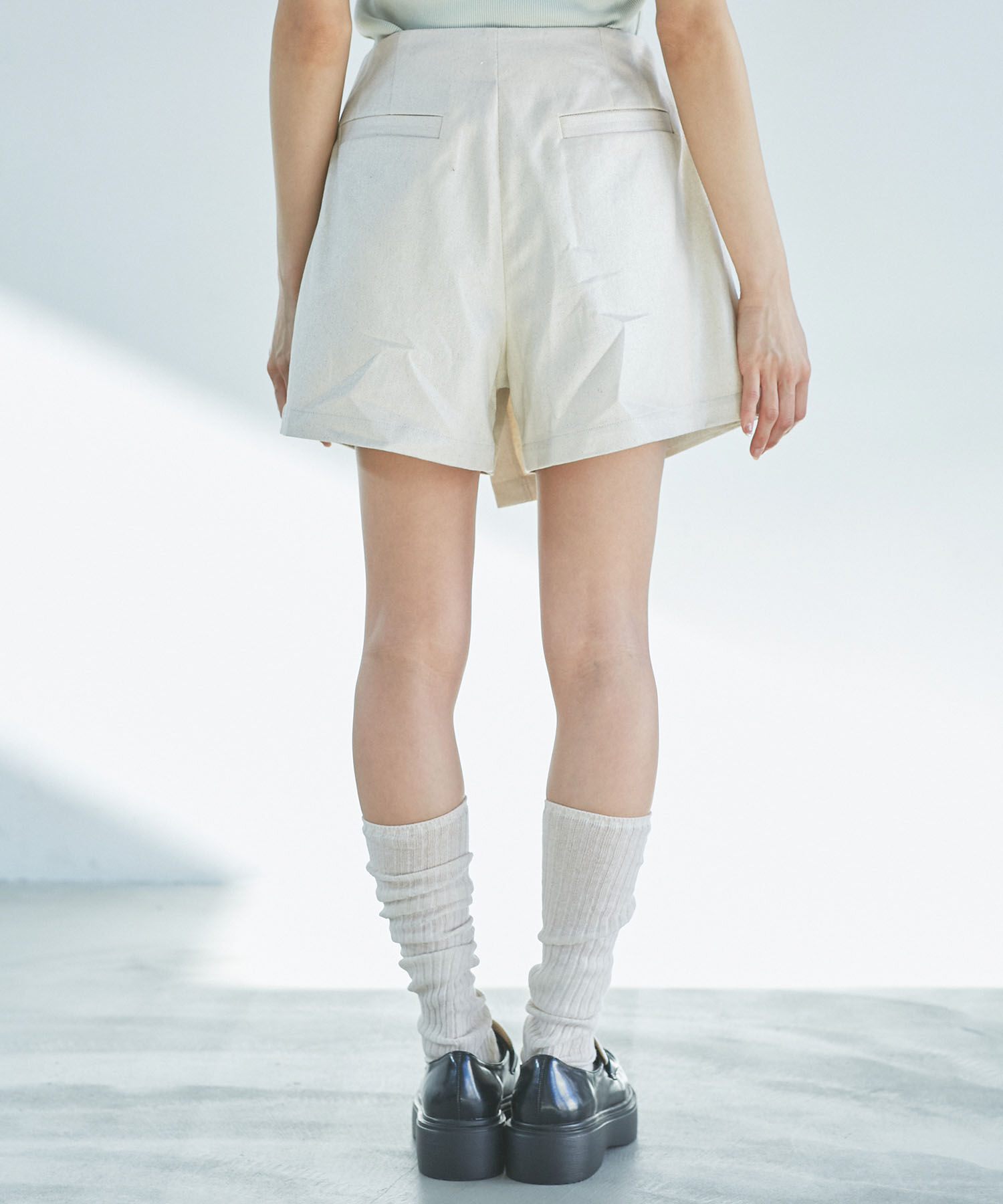 VIS「【STAYC/SUMIN着用】箔プリントミニスカパン」|スラックス|