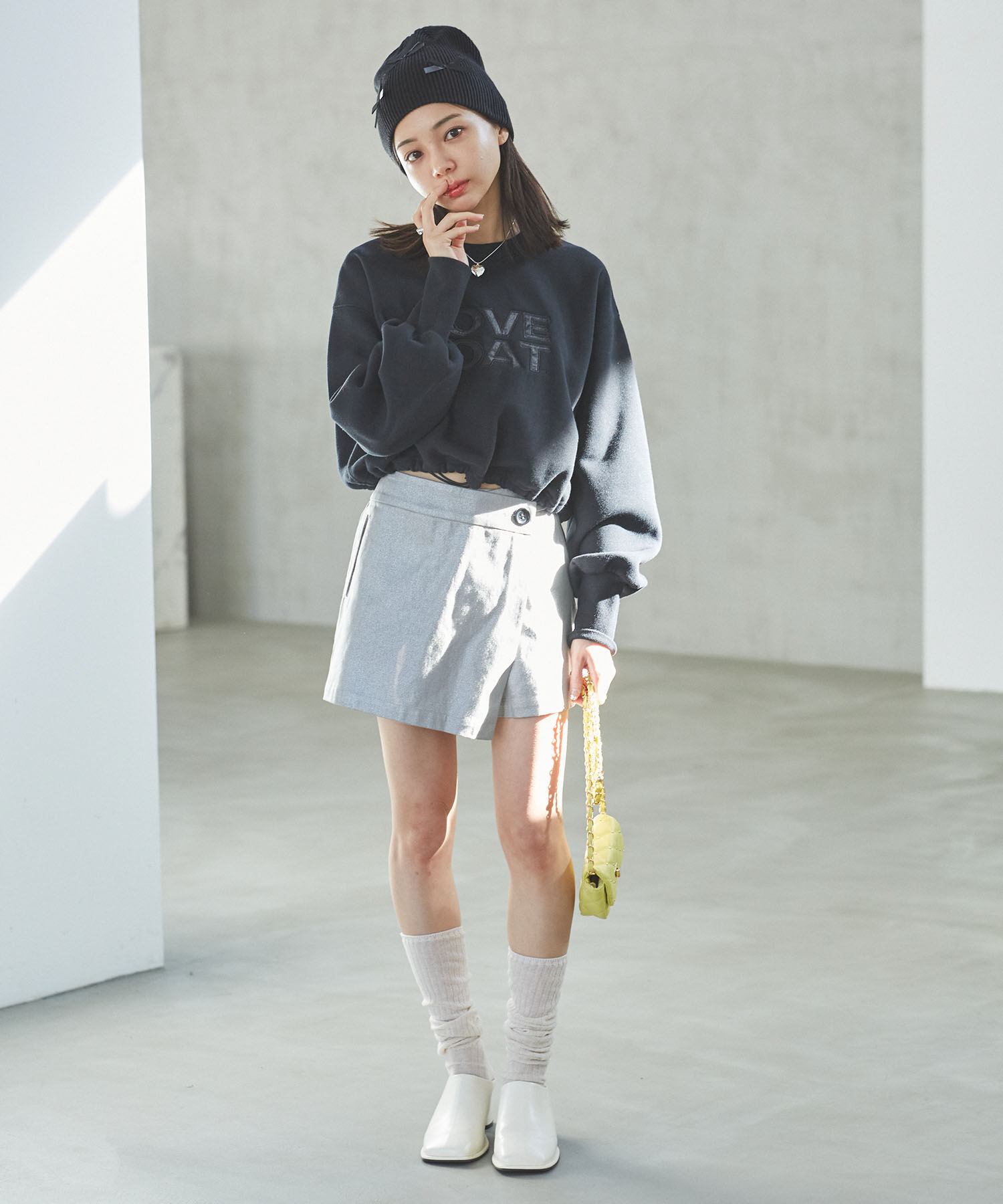 VIS「【STAYC/SUMIN着用】箔プリントミニスカパン」|スラックス|