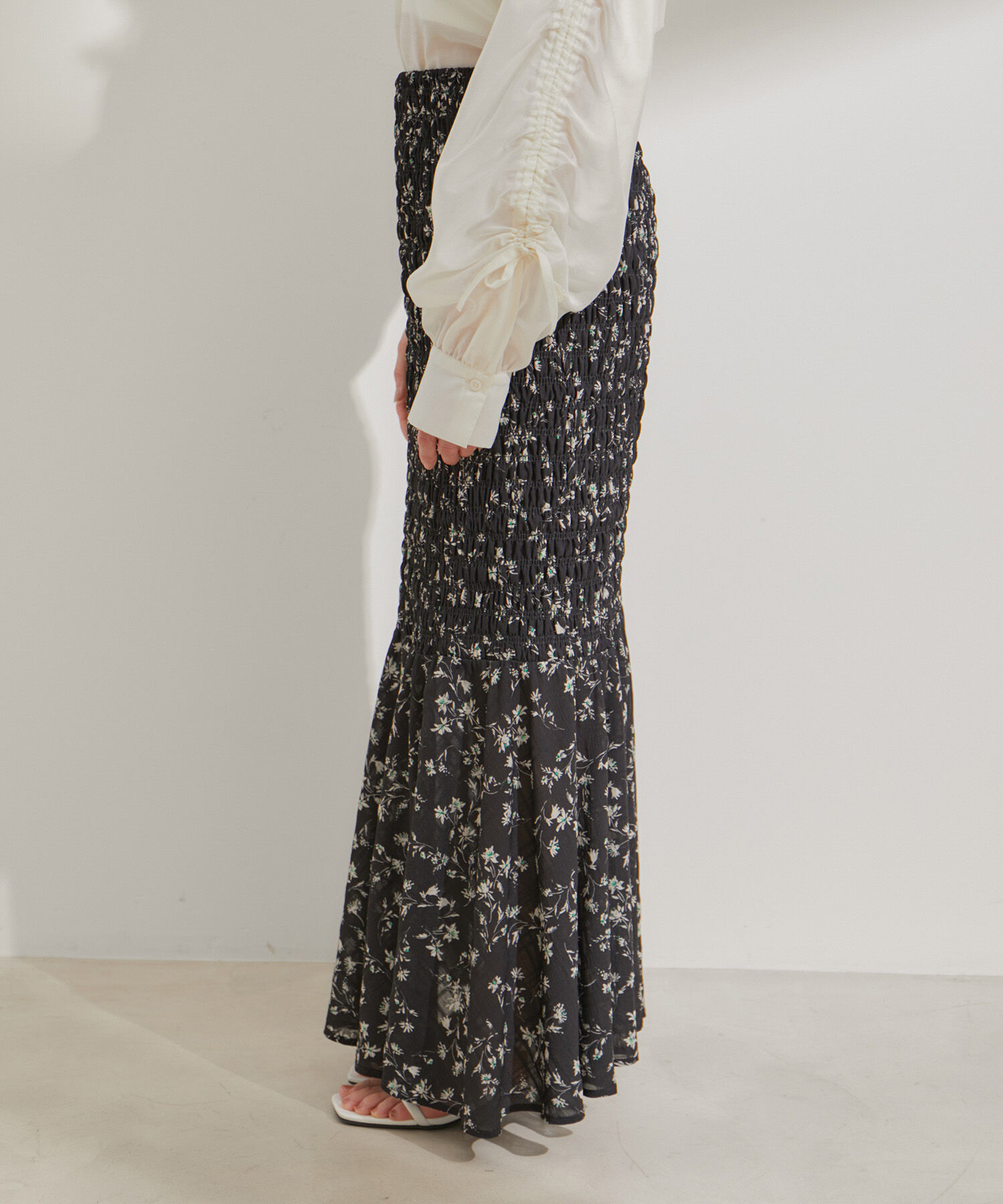 VIS「【セットアップ対応】花柄シャーリングロングスカート」|スカート|