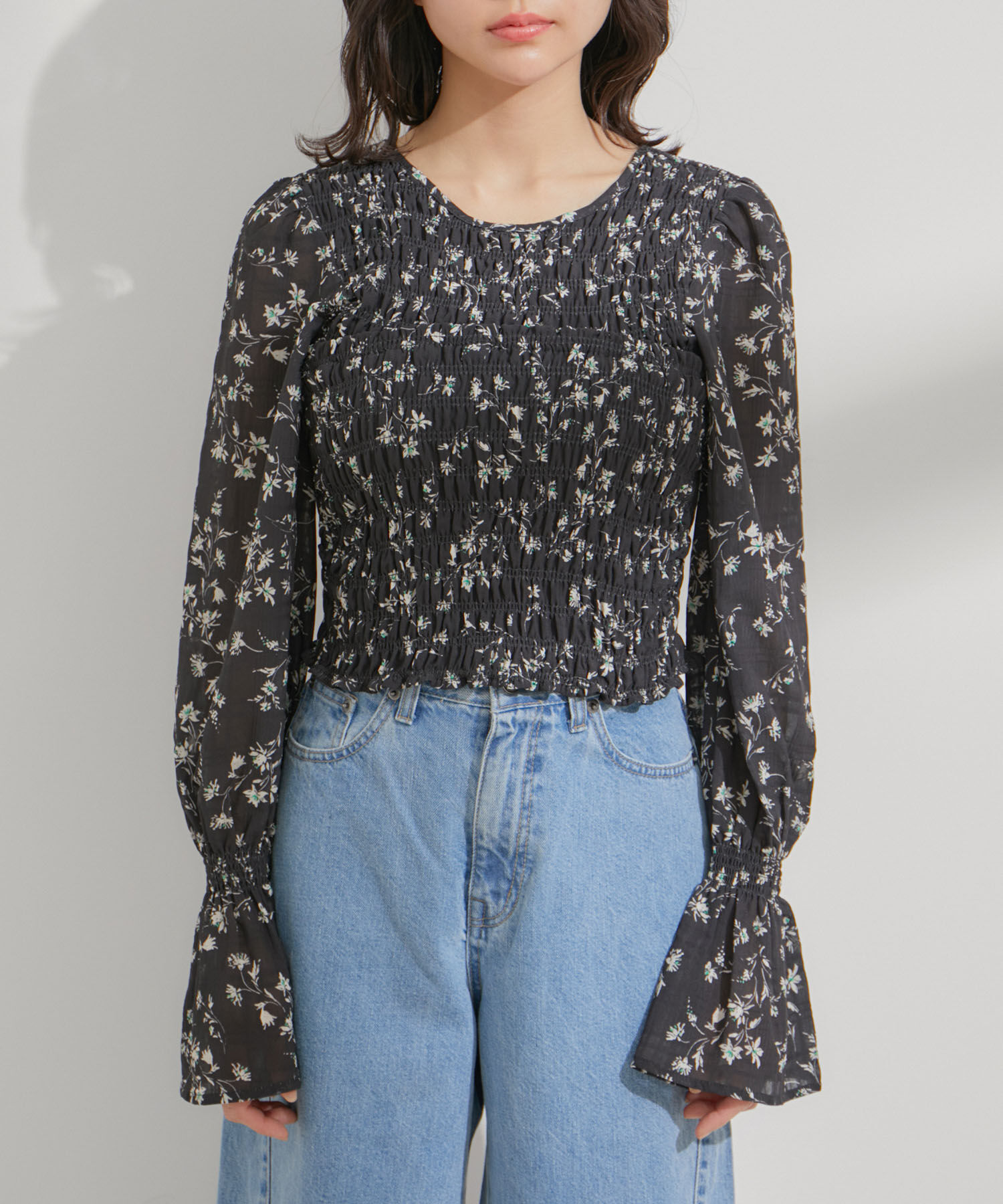 VIS「【セットアップ対応】花柄シャーリングブラウス」|シャツ・ブラウス|