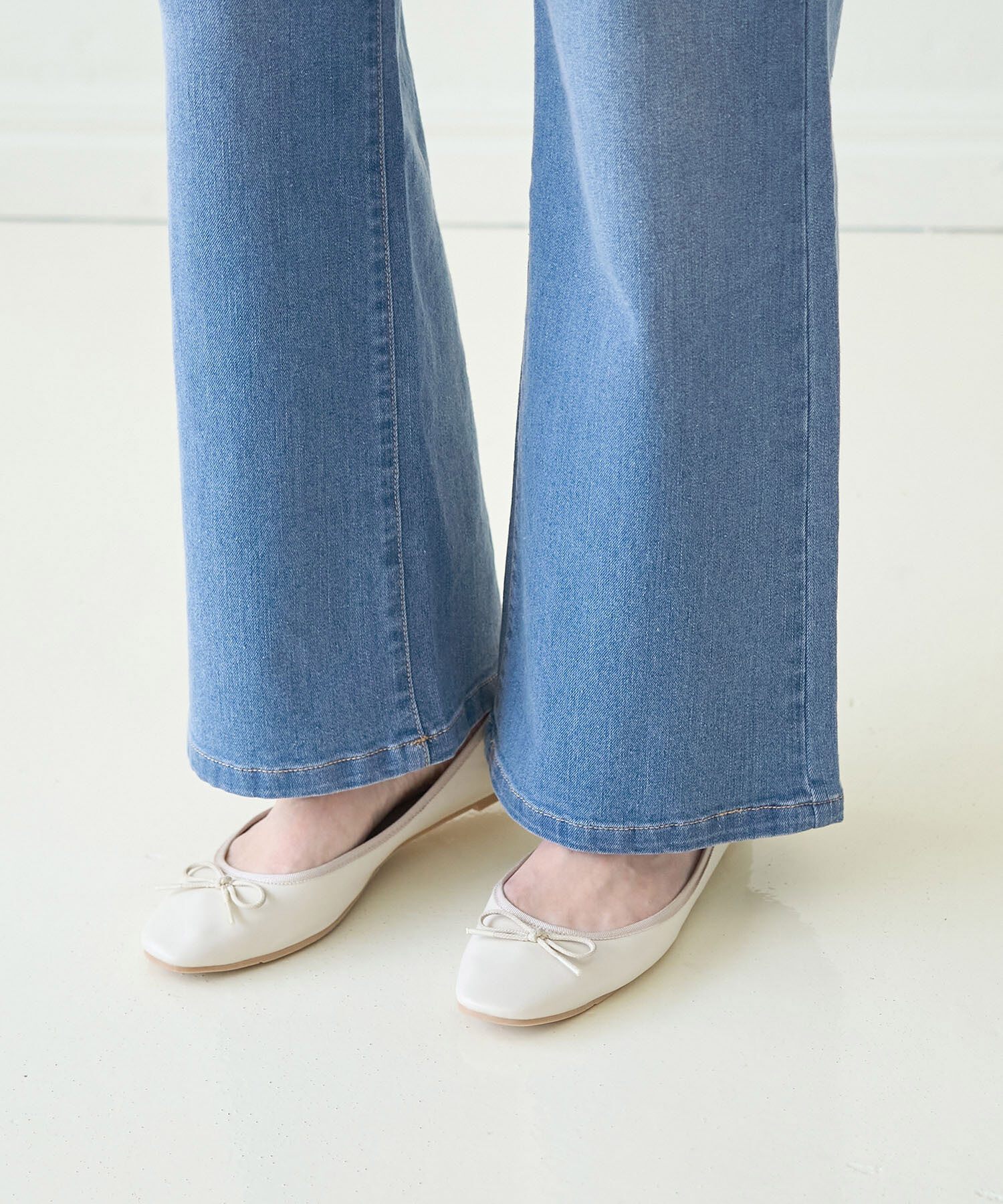 Rope&rsquo;Picnic「【ウエスト革命デニム】ウエストシェイプフレアデニムパンツ/新色追加」|デニム|