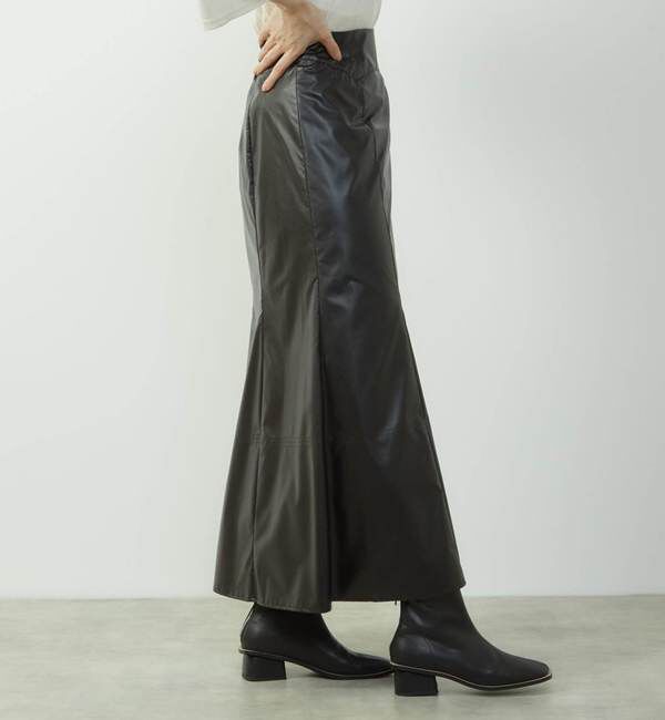 SOFFITTO「エナメルフェイクレザーパネルスカート」|スカート|