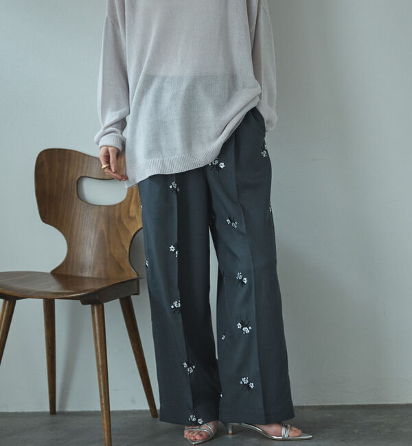 Doux archives「花柄刺繍センタープレスパンツ」|チノ|
