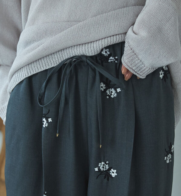 Doux archives「花柄刺繍センタープレスパンツ」|チノ|
