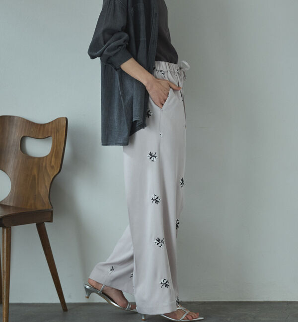 Doux archives「花柄刺繍センタープレスパンツ」|チノ|