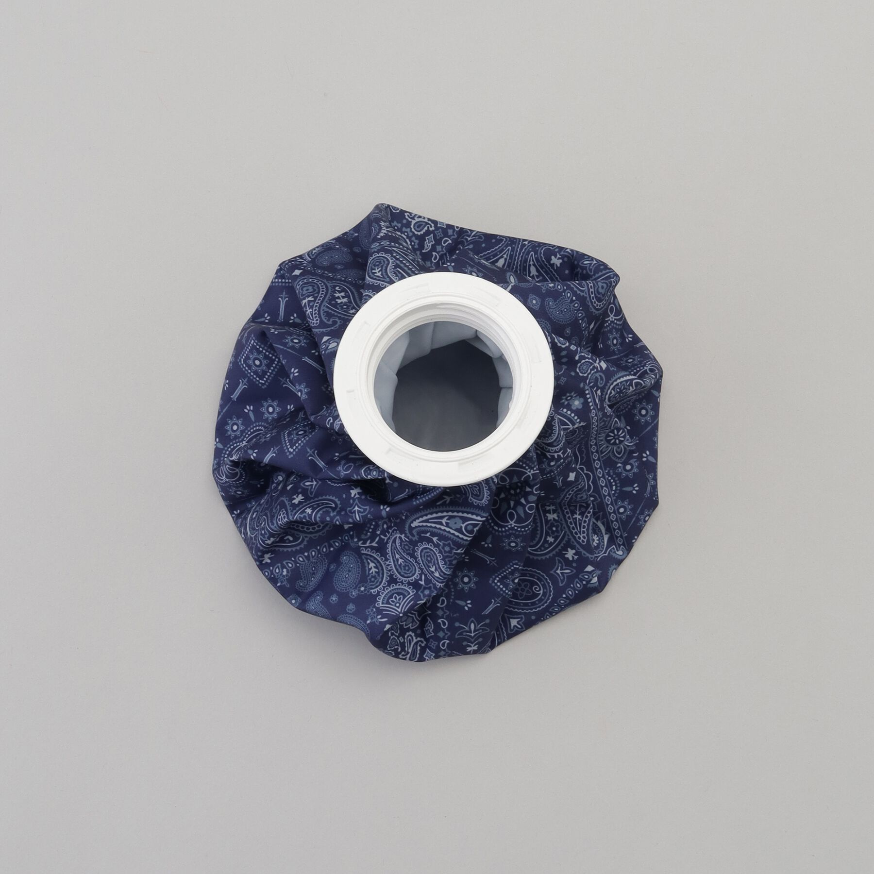 212 KITCHEN STORE「hieru スプレー氷のう ペイズリー ネイビー」|その他|