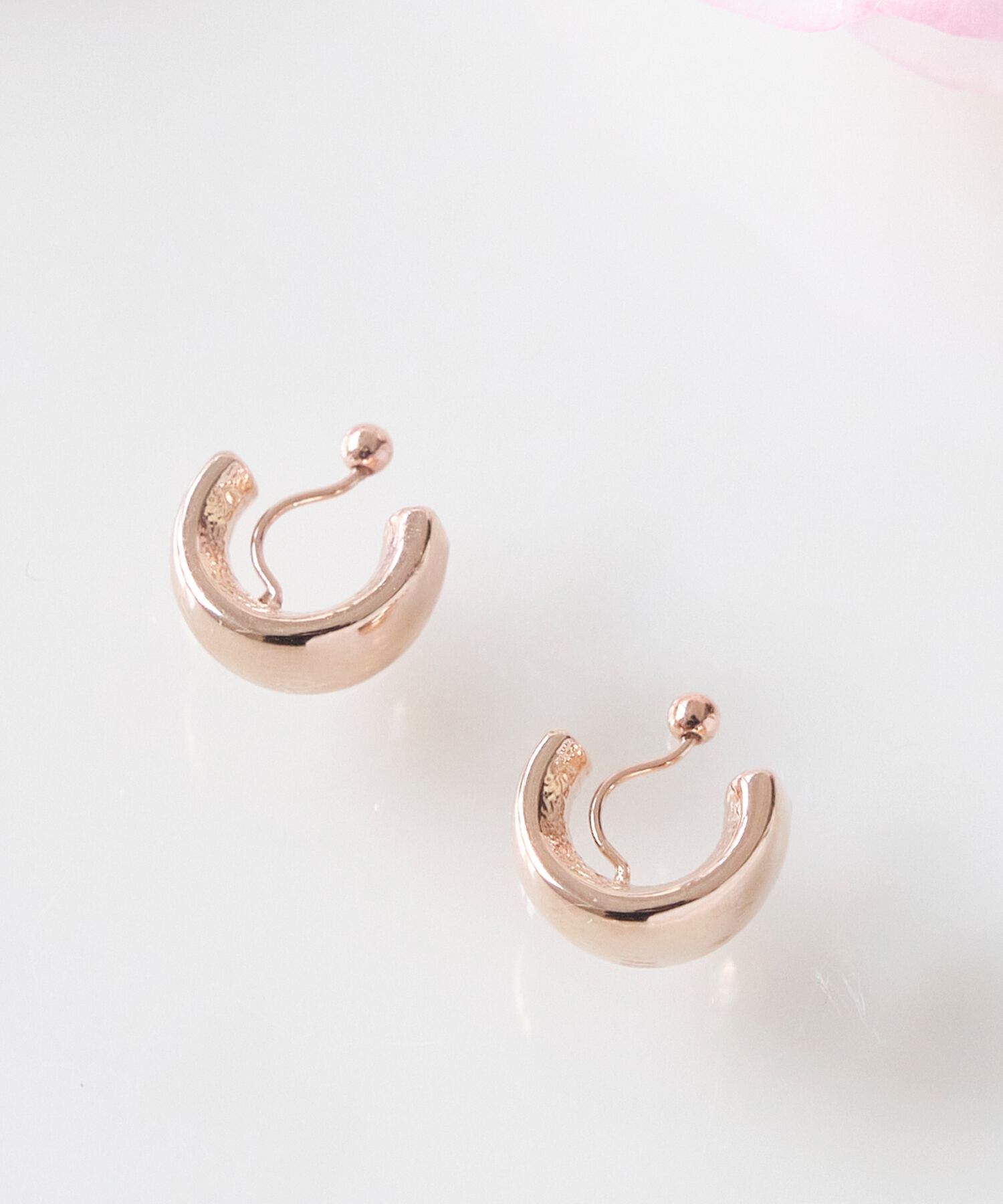 Phoebe「【痛くないシリーズ/金属アレルギー対応】モードミニマルフープライトフィットイヤリング　ローズゴールド」|イヤリング|