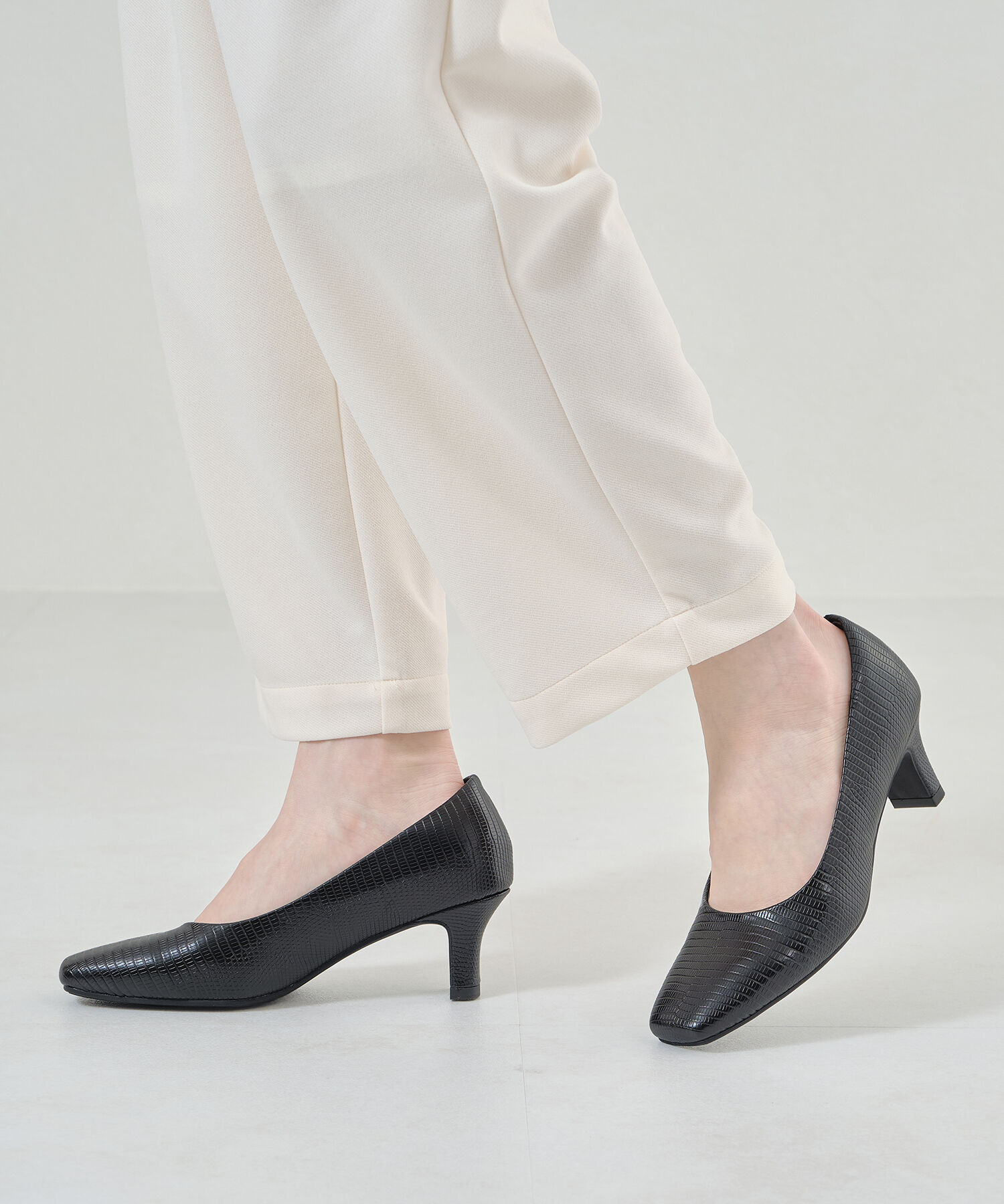 ORiental TRaffic「【跳べるパンプス/シリーズ累計１５０万足突破】スクエアトゥヒール/R-3204 WEB限定」|パンプス|BLACK