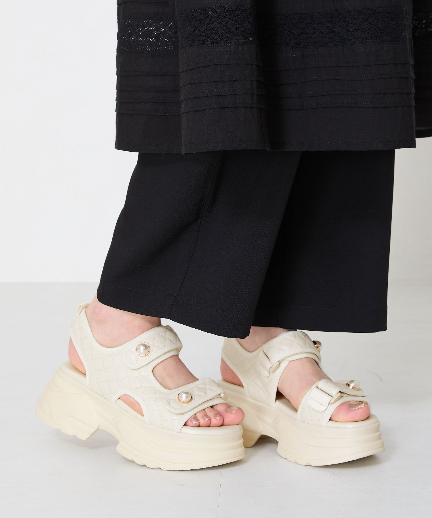 ORiental TRaffic「キルティングパールボタン厚底サンダル/51213 サンダル 厚底 人気」|サンダル|WHITE