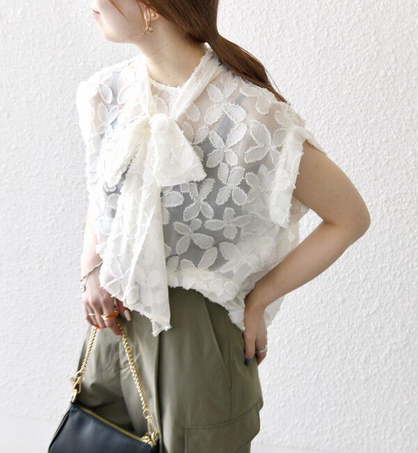 SHIPS any「SHIPS any:〈手洗い可能〉シアー フラワー ジャカード ボウタイ フレンチ ブラウス」|シャツ・ブラウス|