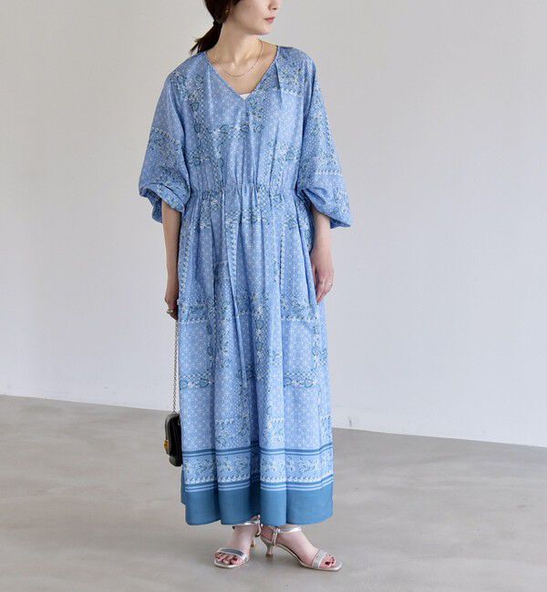 quaranciel「quaranciel:〈洗濯機可能〉フラワー スカーフ プリント Vネック フレア ワンピース」|ワンピース|