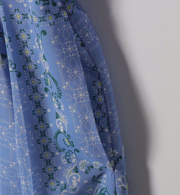 quaranciel「quaranciel:〈洗濯機可能〉フラワー スカーフ プリント Vネック フレア ワンピース」|ワンピース|