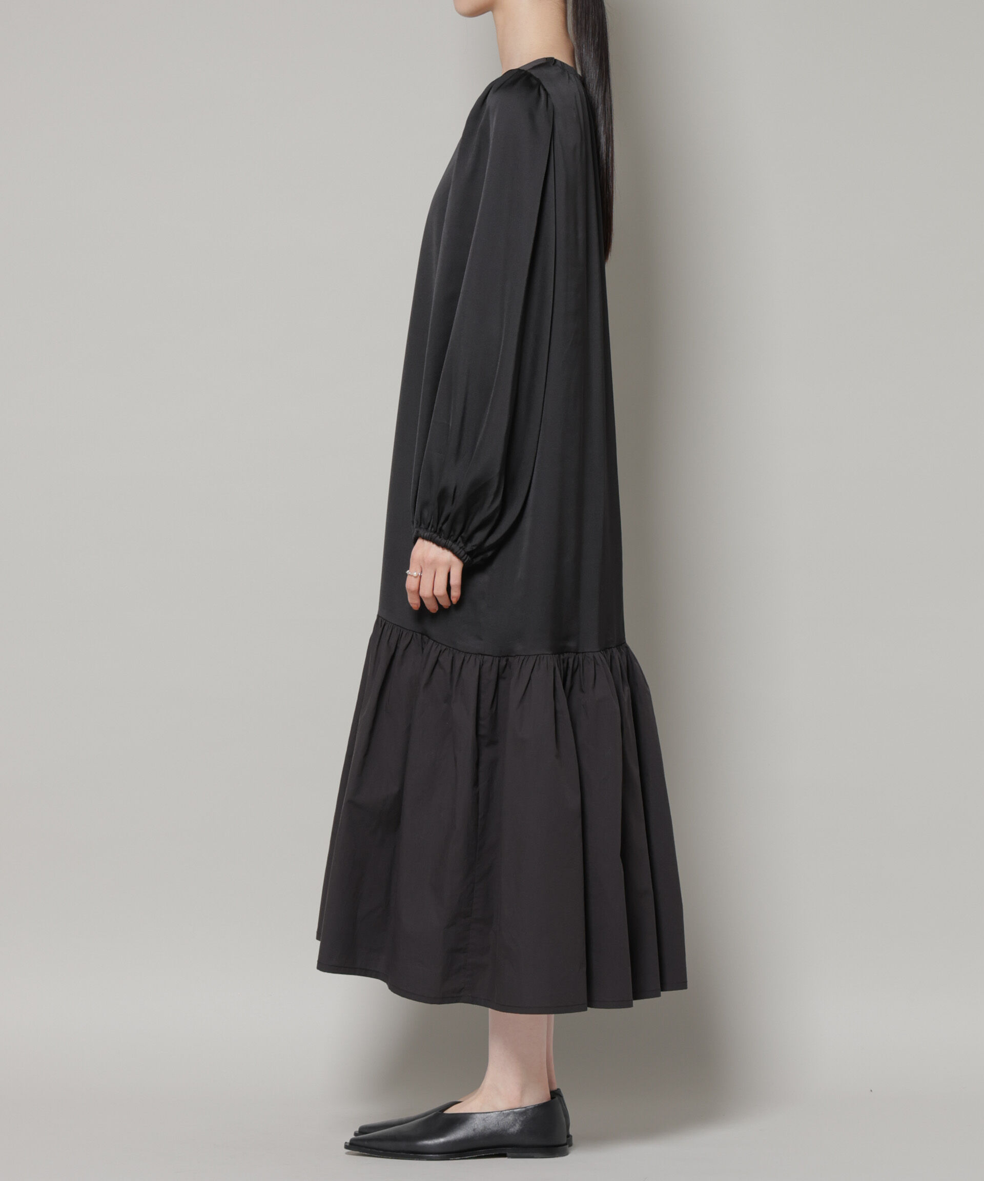 nano･universe「異素材切り替えギャザーサテンワンピース」|ワンピース|